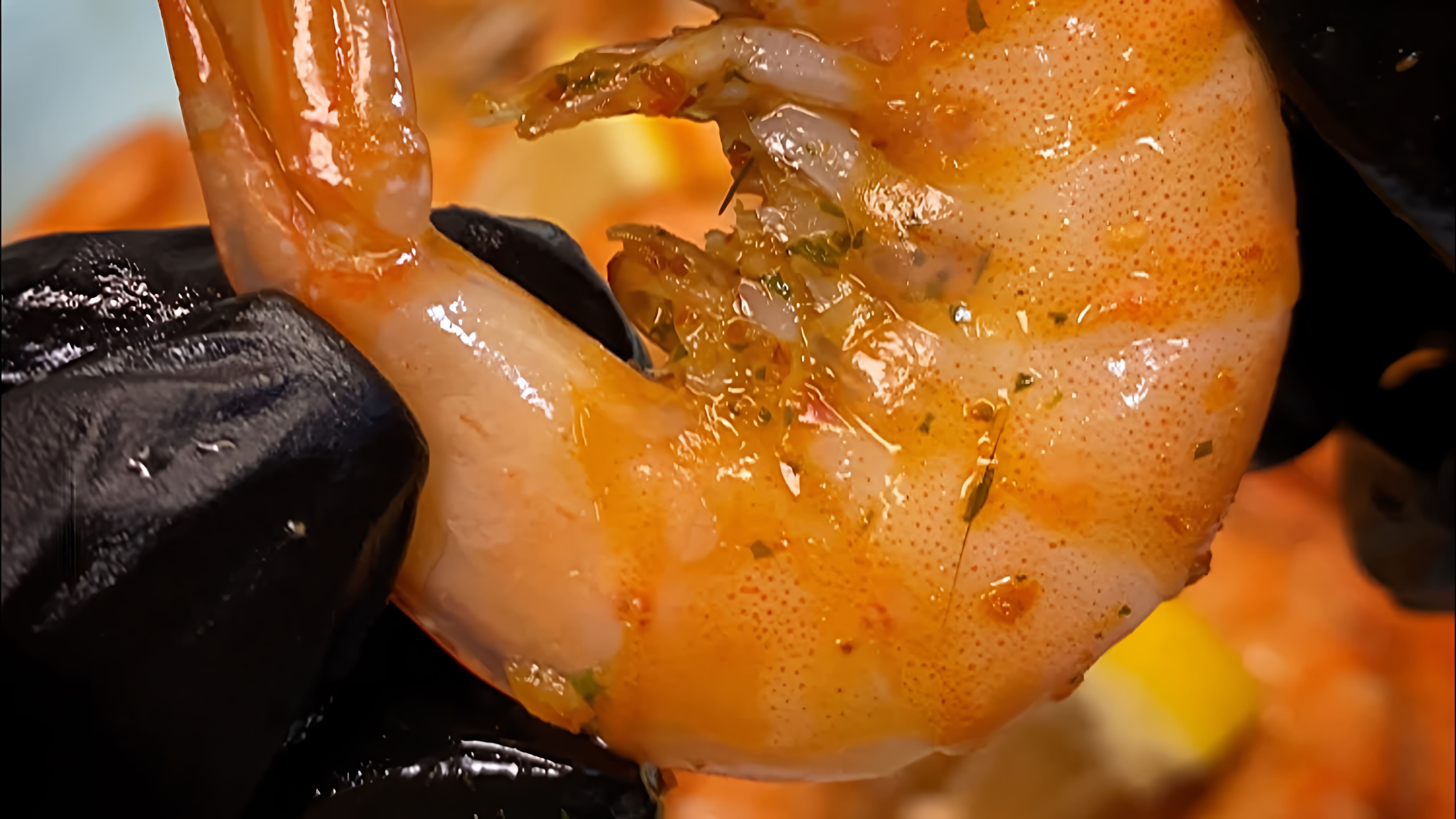 В этом видео-ролике вы увидите, как приготовить божественные креветки 🦐 в чесночно-сливочном соусе с добавлением соевого соуса