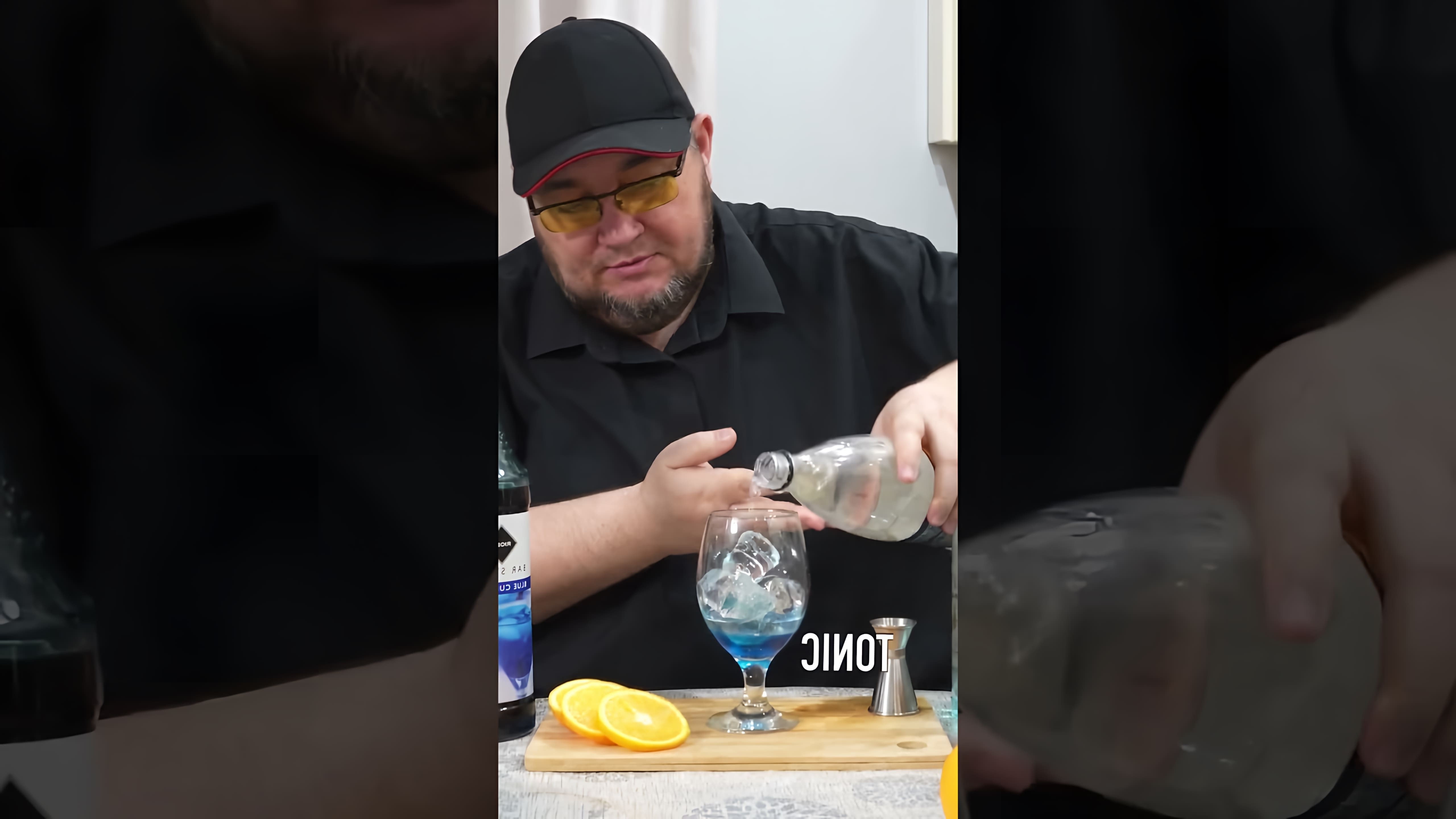 В этом видео-ролике будет показан рецепт приготовления коктейля "Оазис"