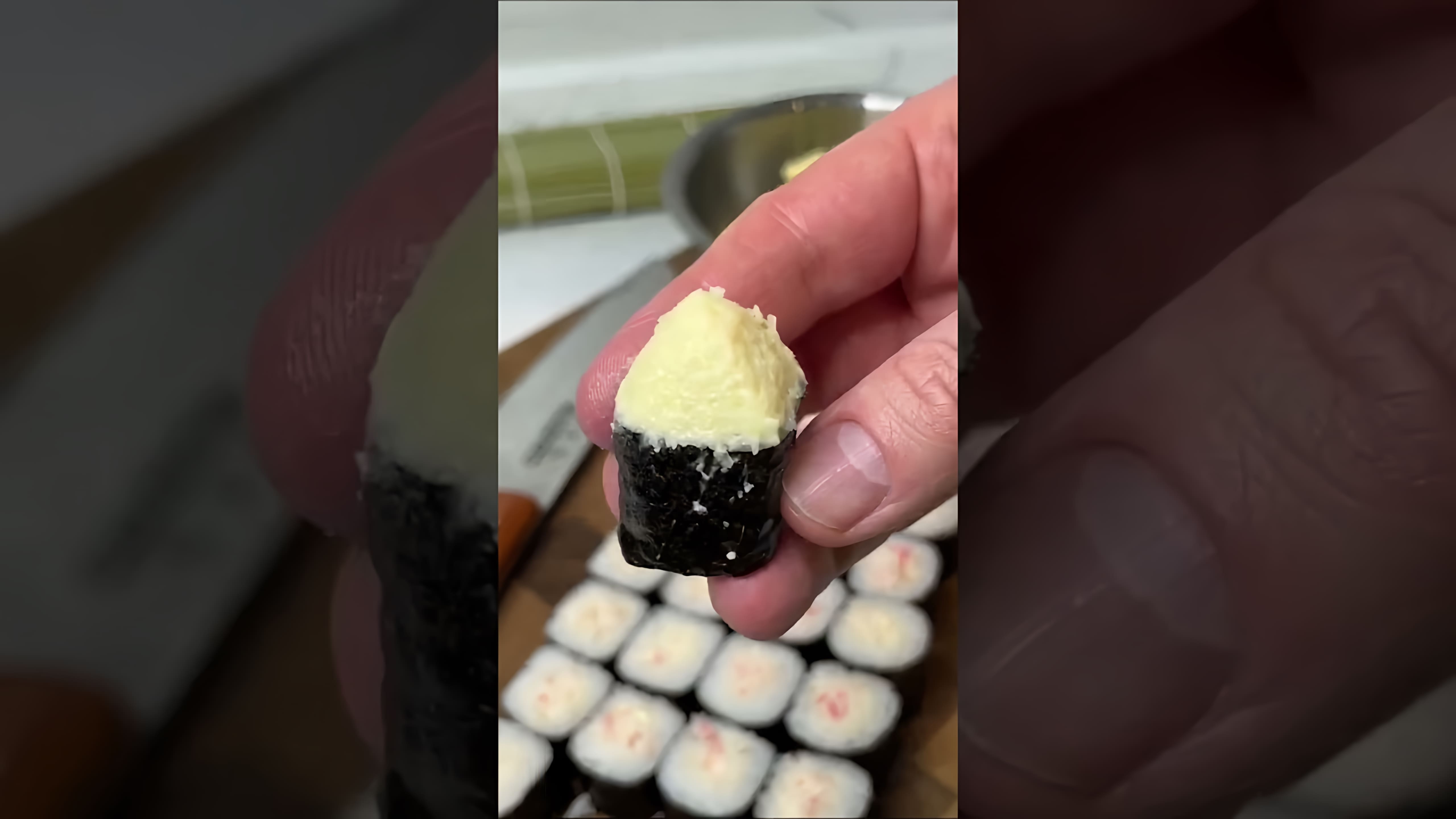 Видео рецепт приготовления запеченных роллов с крабом (суши)