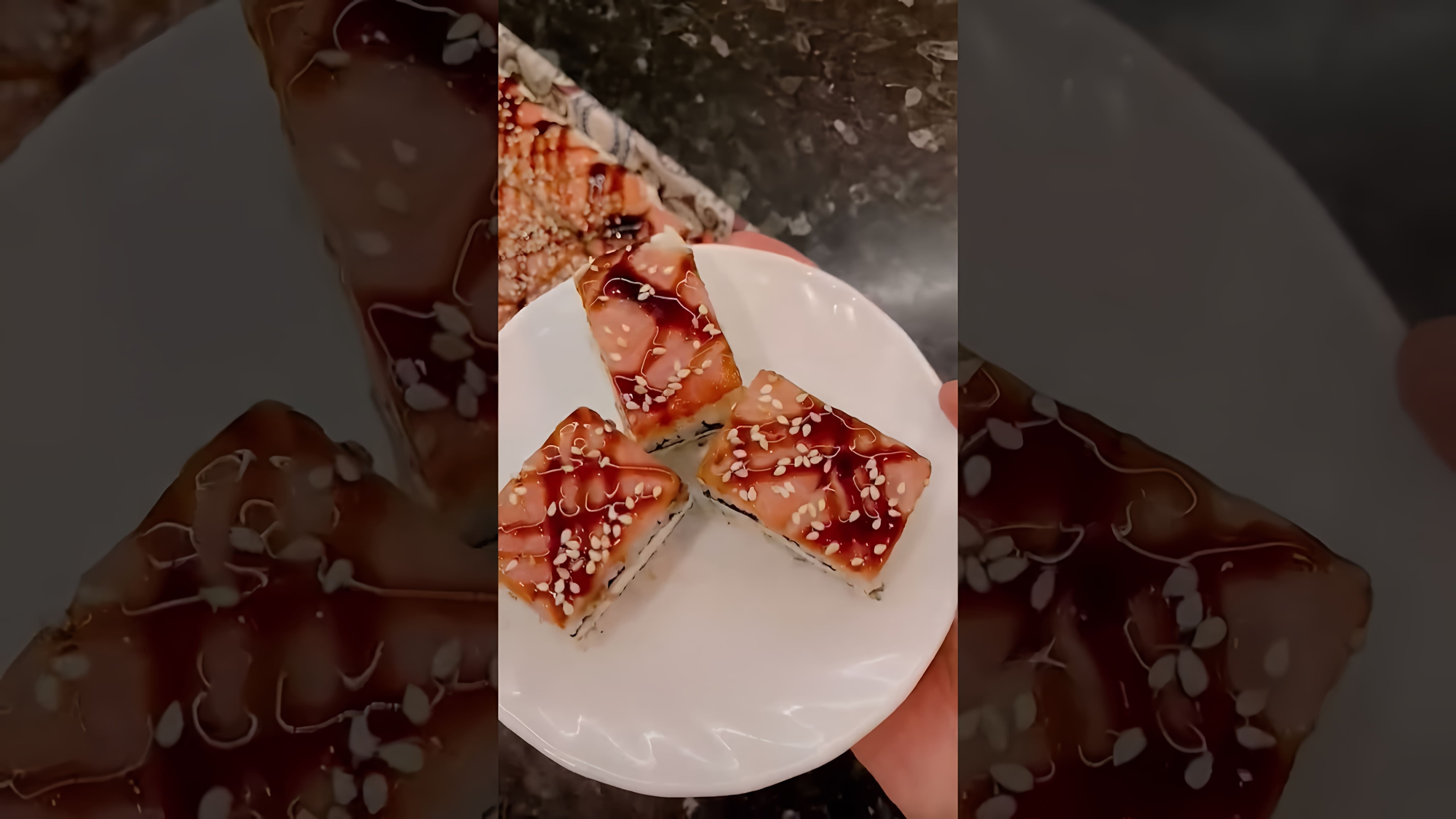В этом видео демонстрируется процесс приготовления торта "Филадельфия" и ленивого ролла