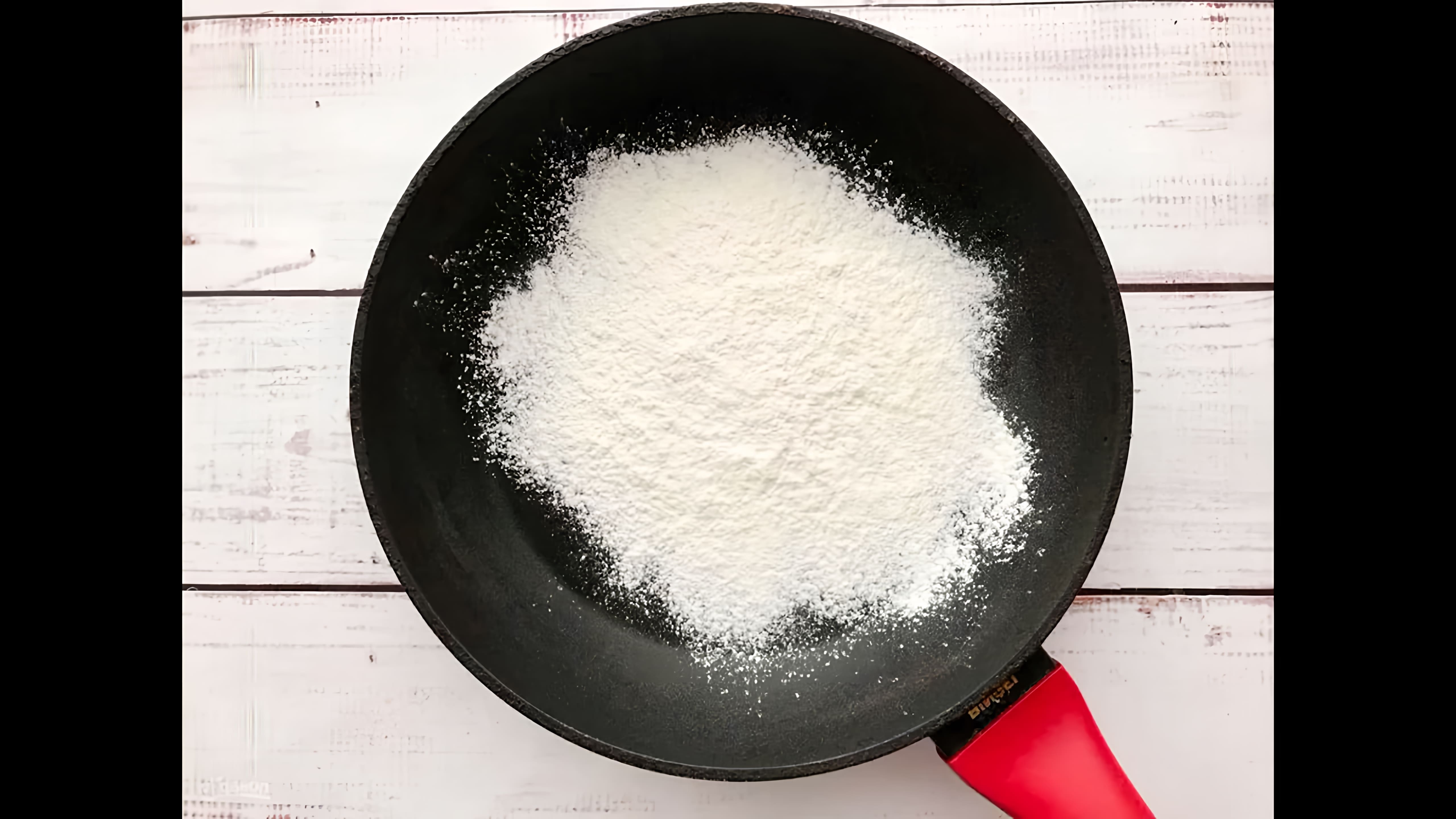 В этом видео демонстрируется рецепт приготовления сметанного соуса как в детском саду