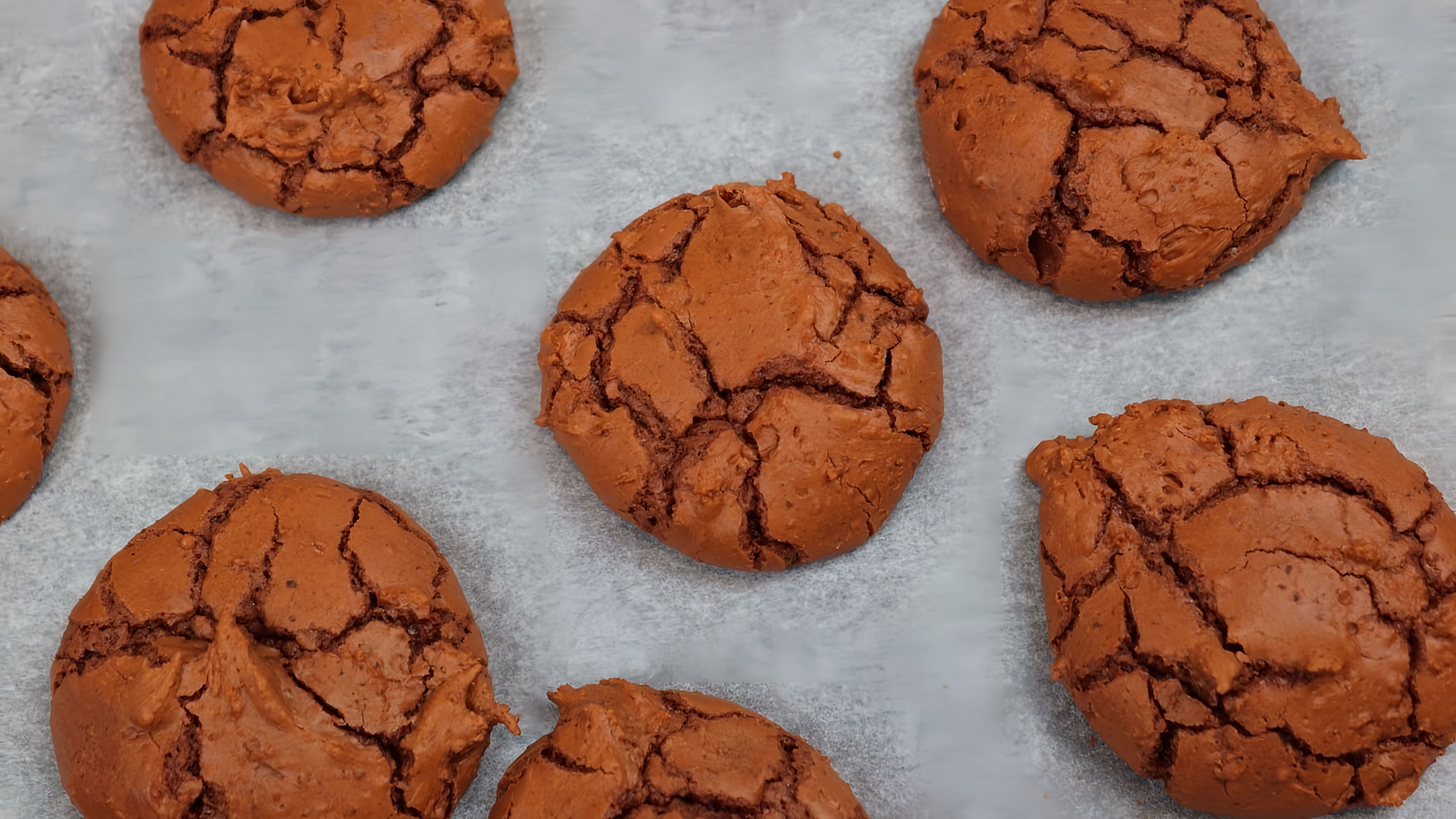 В этом видео Ольга Шобутинская показывает, как приготовить шоколадное печенье "Брауни" за 20 минут