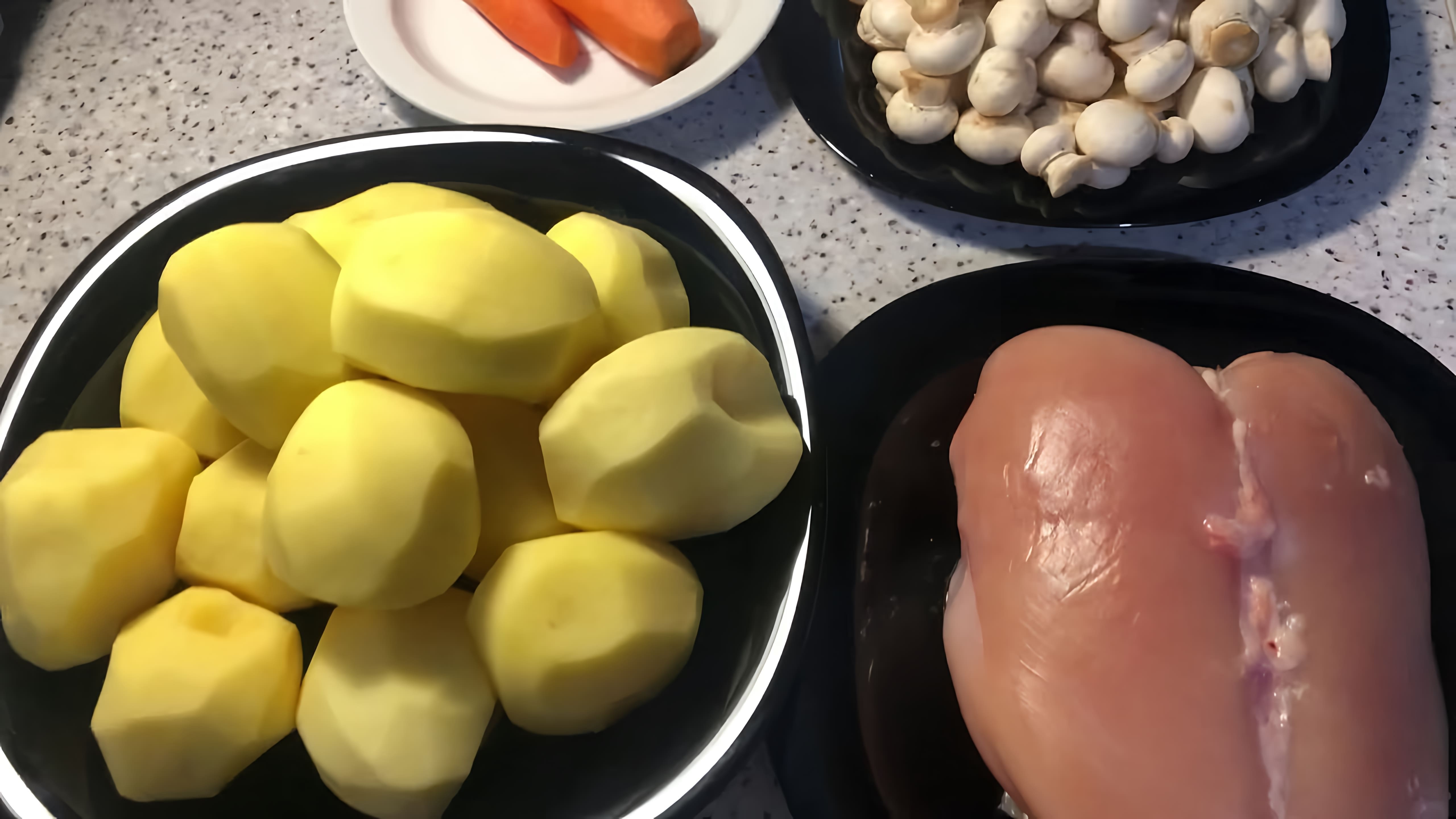 Видео рецепт бомбастического блюда из картофеля, грибов и курицы в горшке
