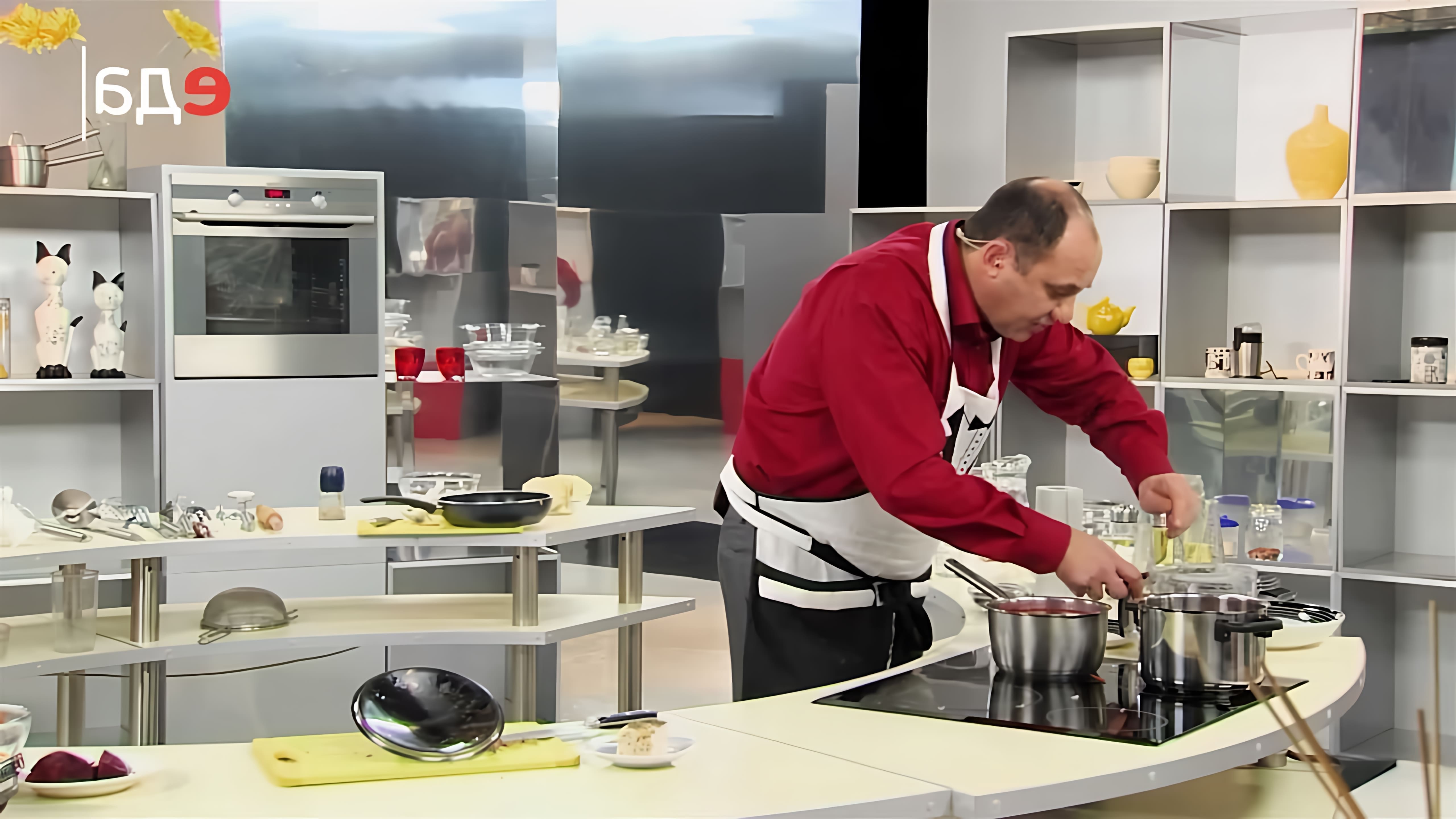 В данном видео-ролике телеканал "Еда" представляет серию рецептов приготовления борща - одного из самых популярных первых блюд в России