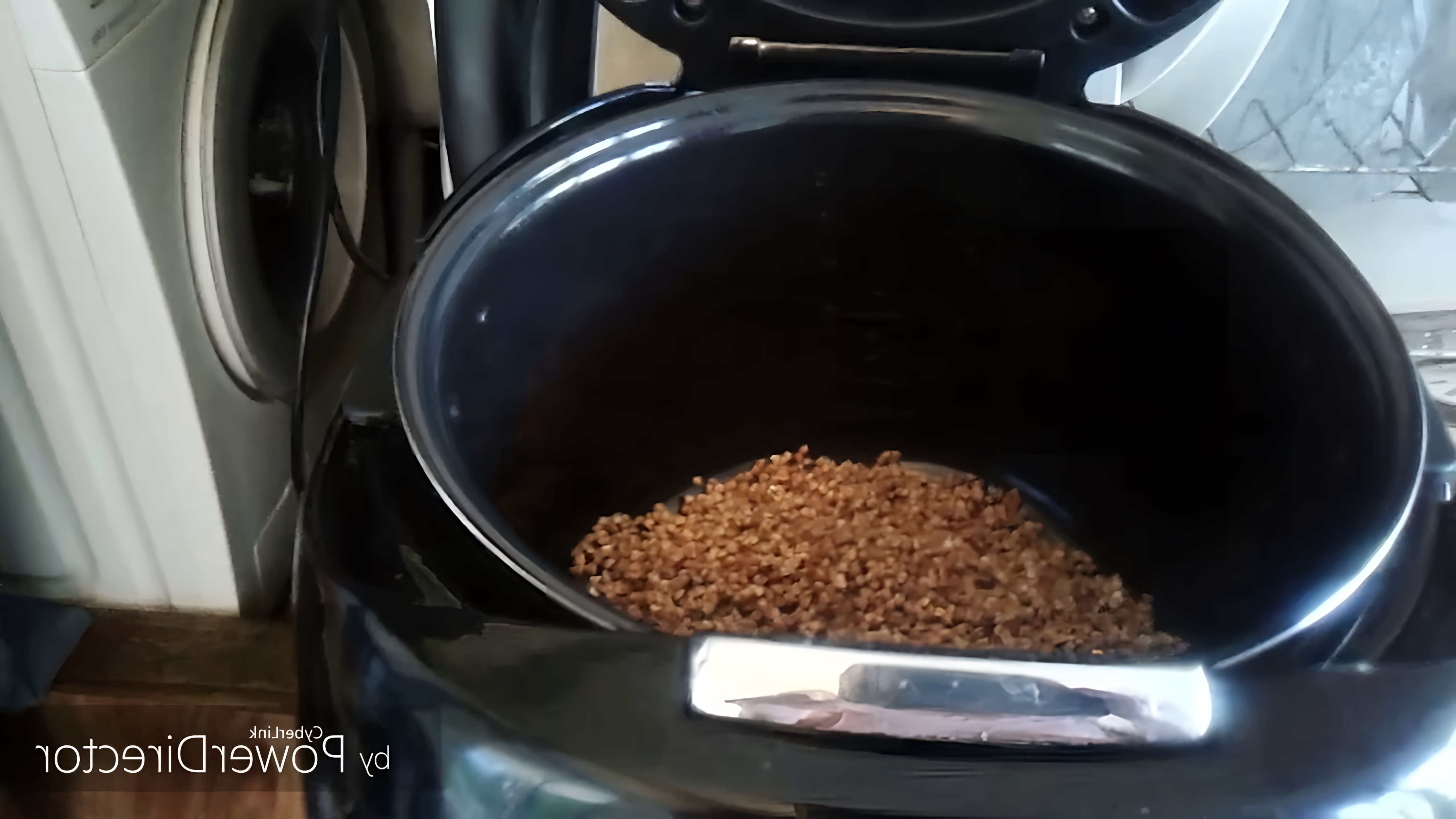 В этом видео демонстрируется процесс приготовления рассыпчатой гречки в мультиварке