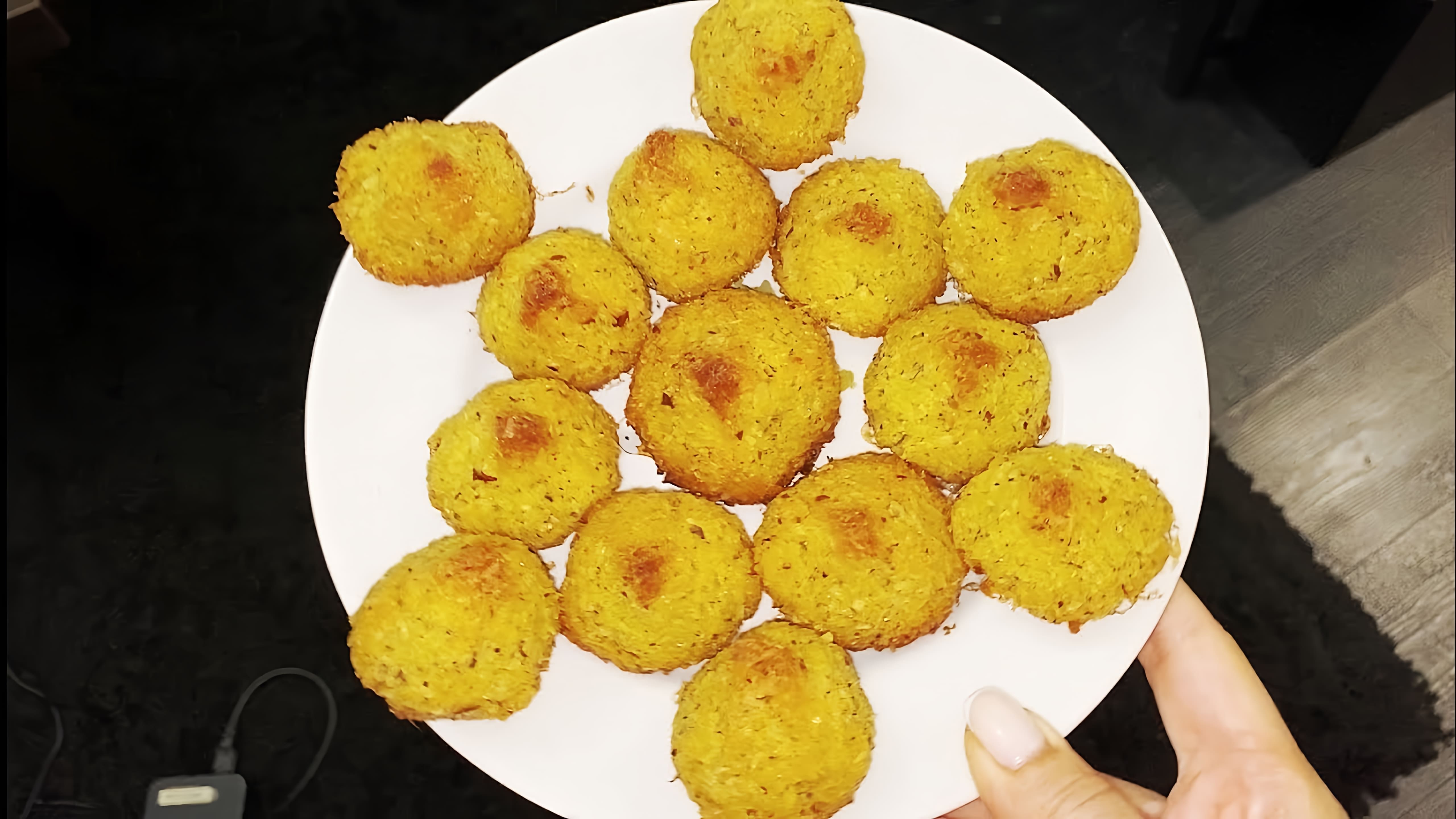 В этом видео демонстрируется рецепт приготовления печенья "Кокосанка" без использования муки