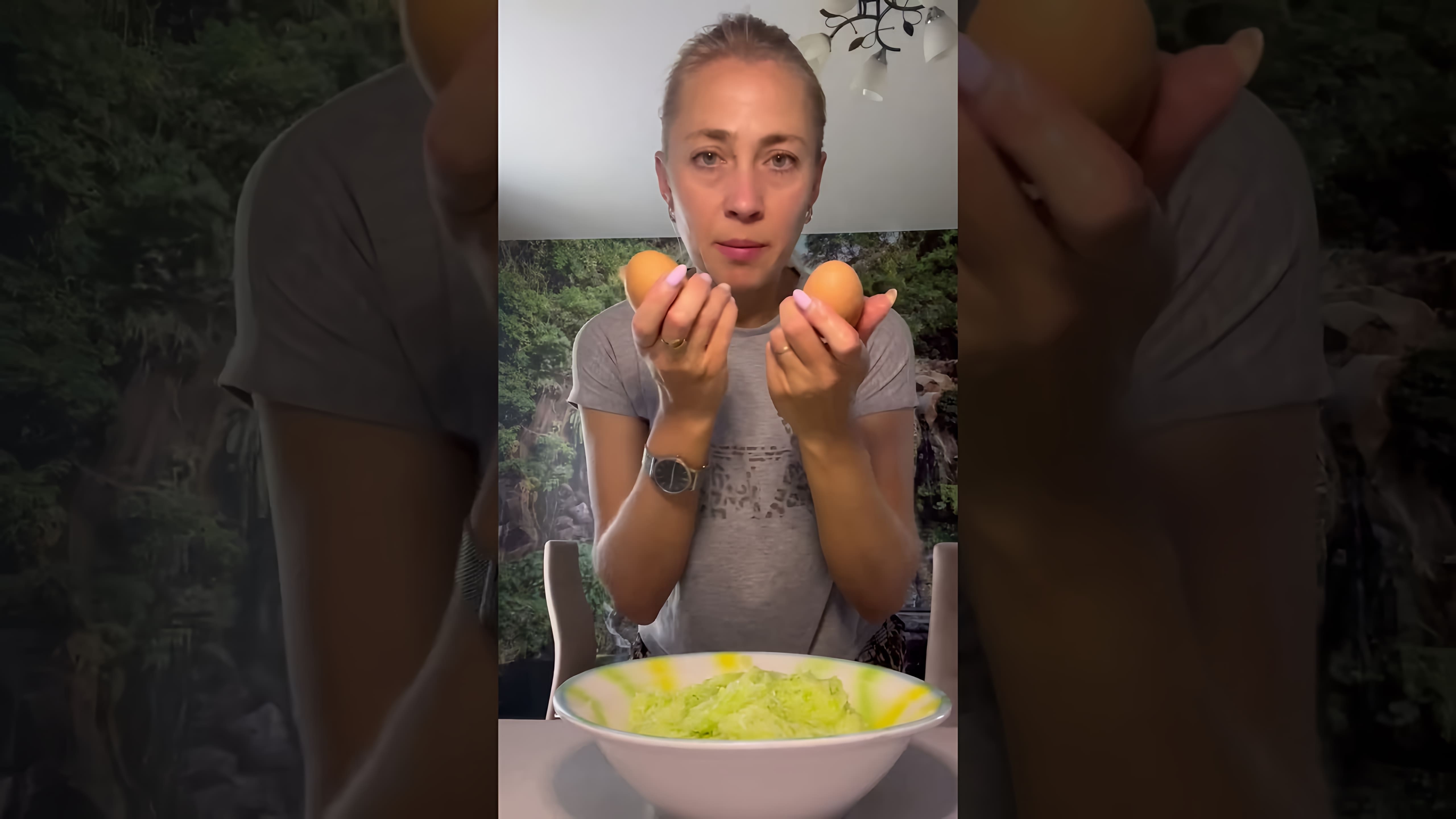 В этом видео демонстрируется рецепт приготовления супер пышных кабачковых оладий