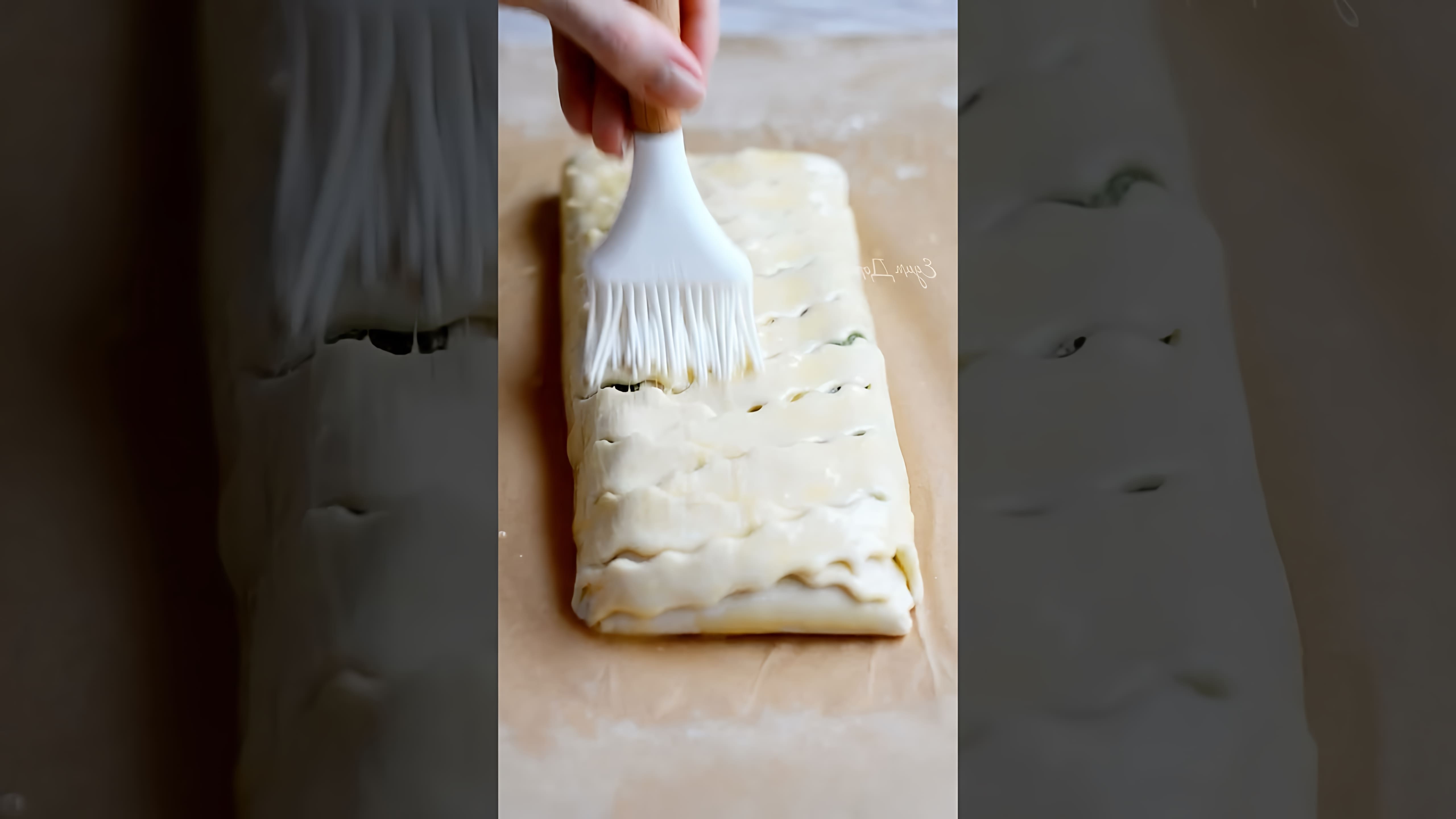 В этом видео-ролике вы увидите, как приготовить самый вкусный пирог со шпинатом по рецепту от «Едим Дома»