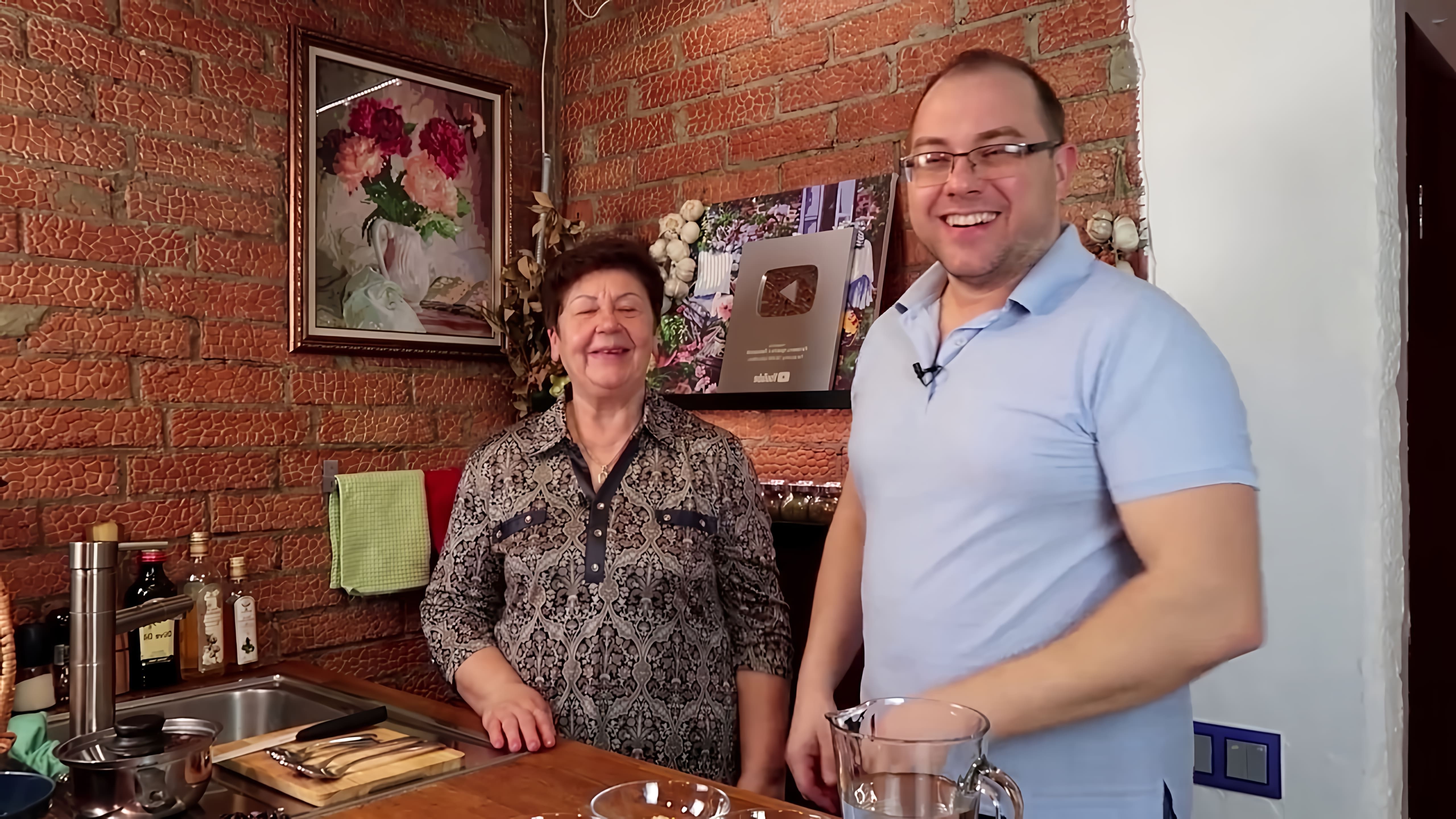 В данном видео демонстрируется процесс приготовления трех видов каши: манной, гречневой и овсяной