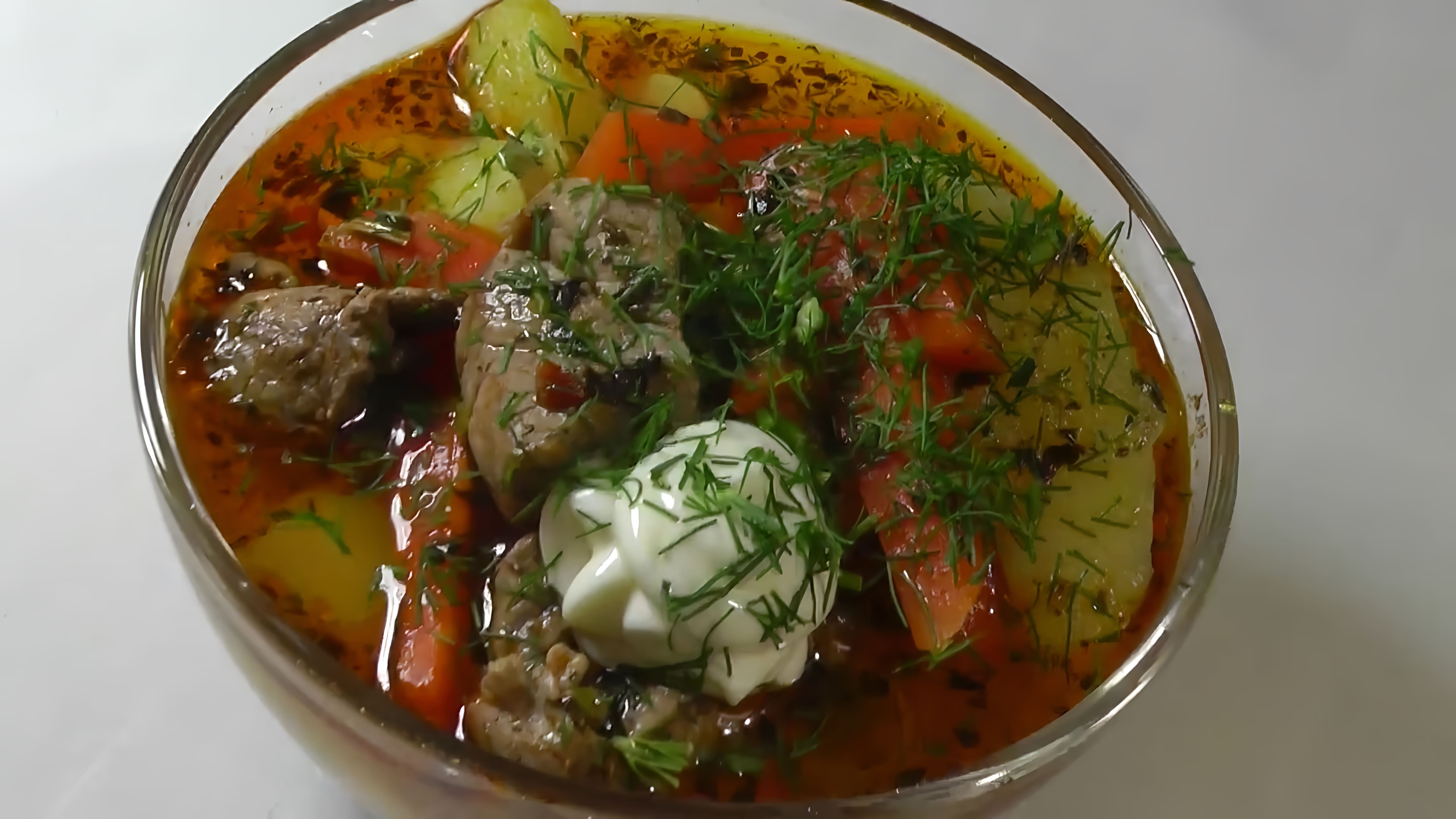 В этом видео демонстрируется рецепт приготовления картофельного соуса с мясом