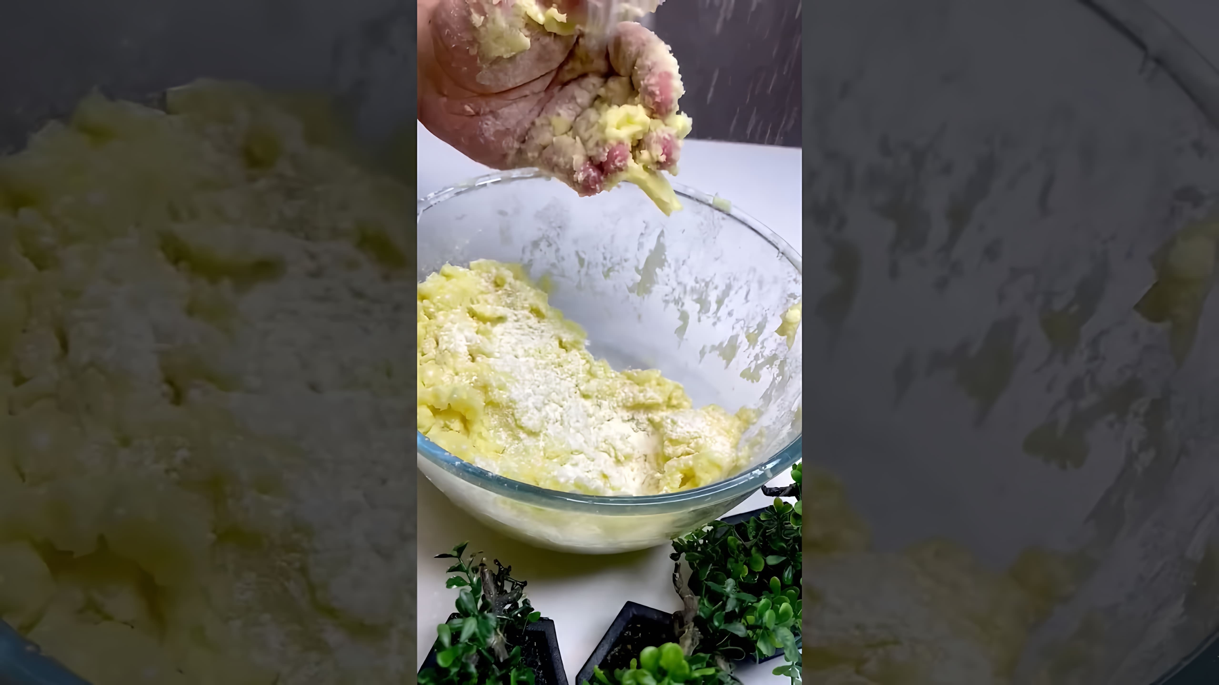 В этом видео-ролике вы увидите, как приготовить новогодние картофельные зразы с печенью