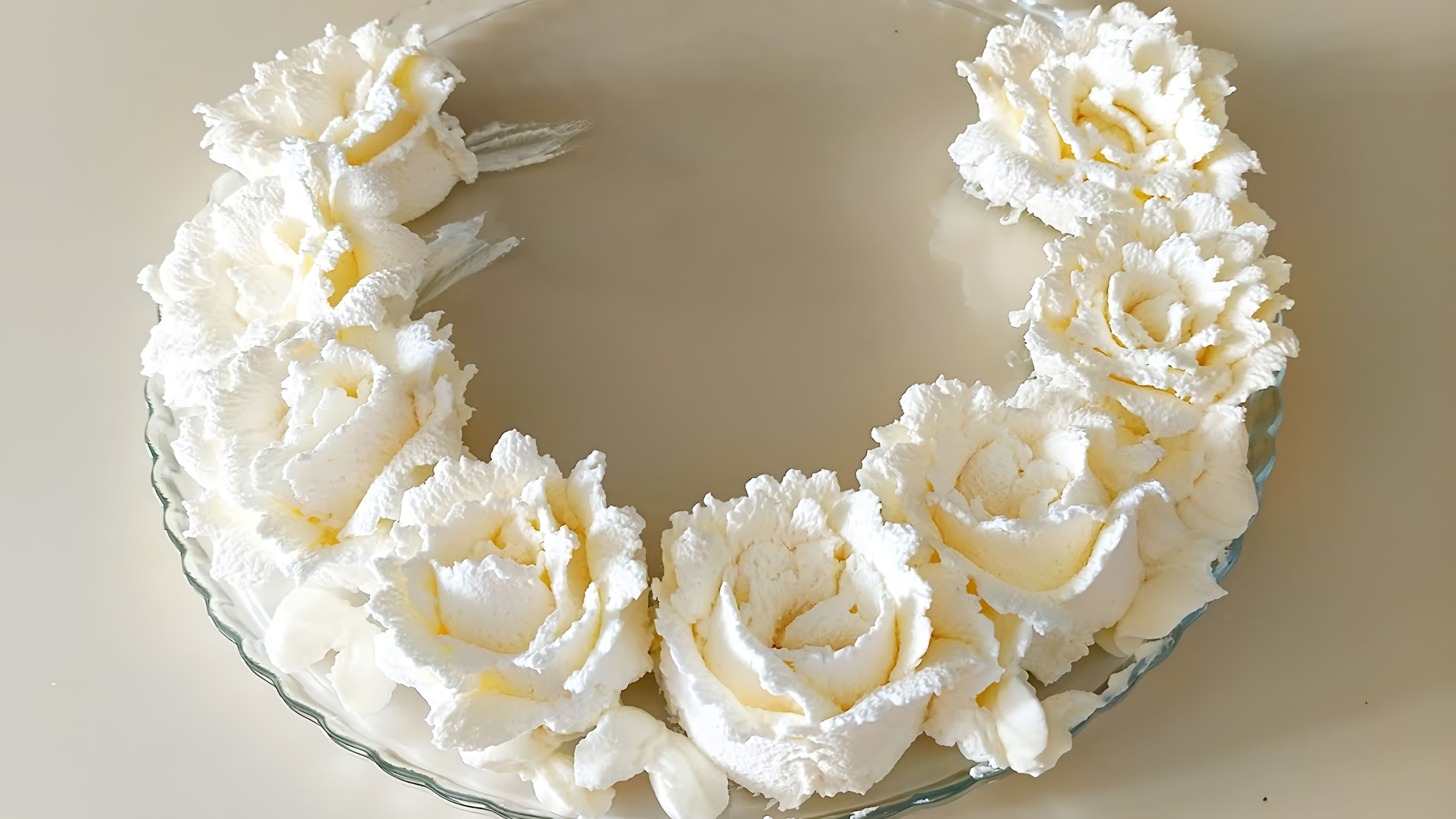 В этом видео демонстрируется рецепт идеального крема из растительных сливок для декора тортов