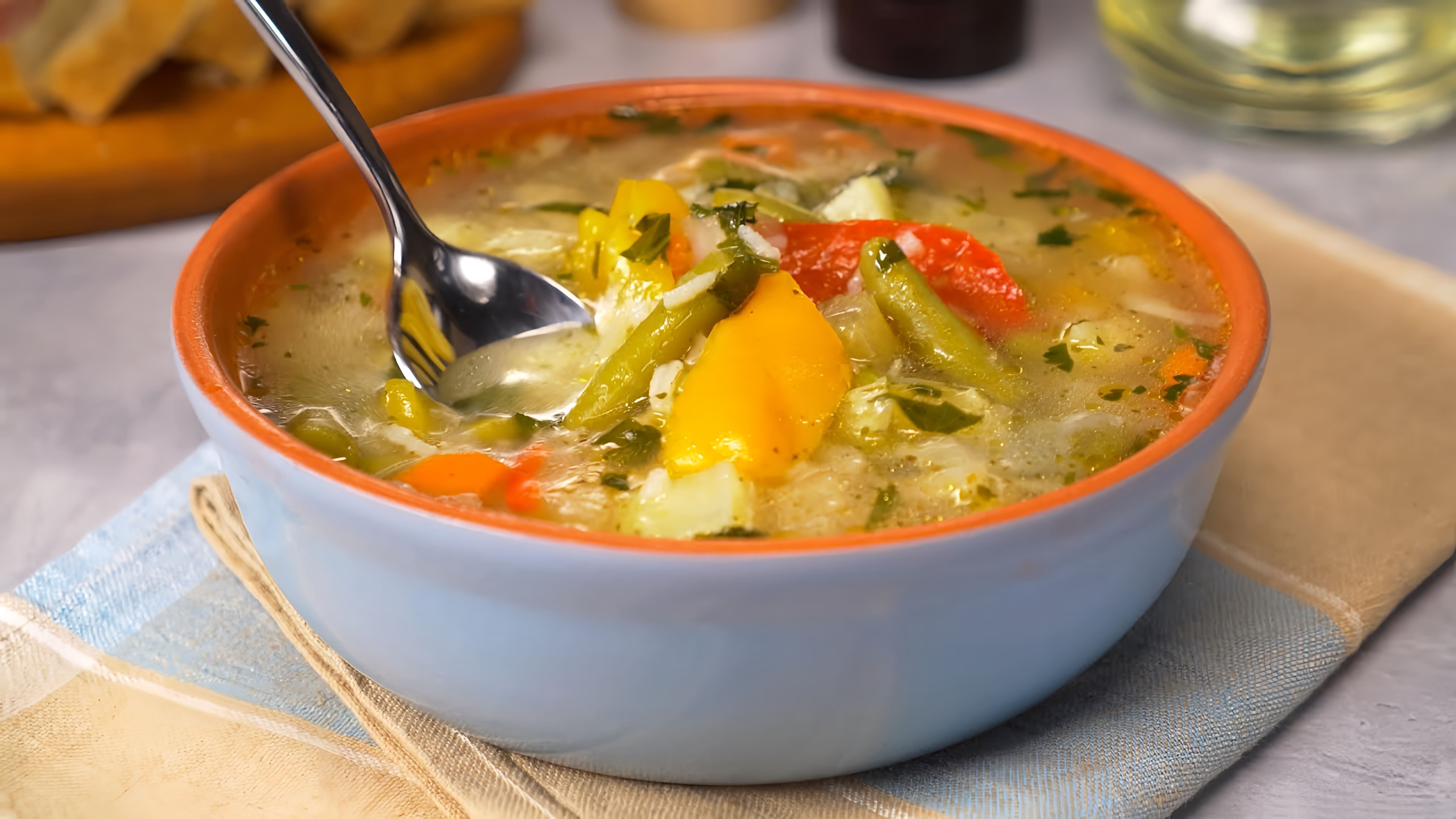 В этом видео демонстрируется рецепт приготовления супа из замороженных овощей