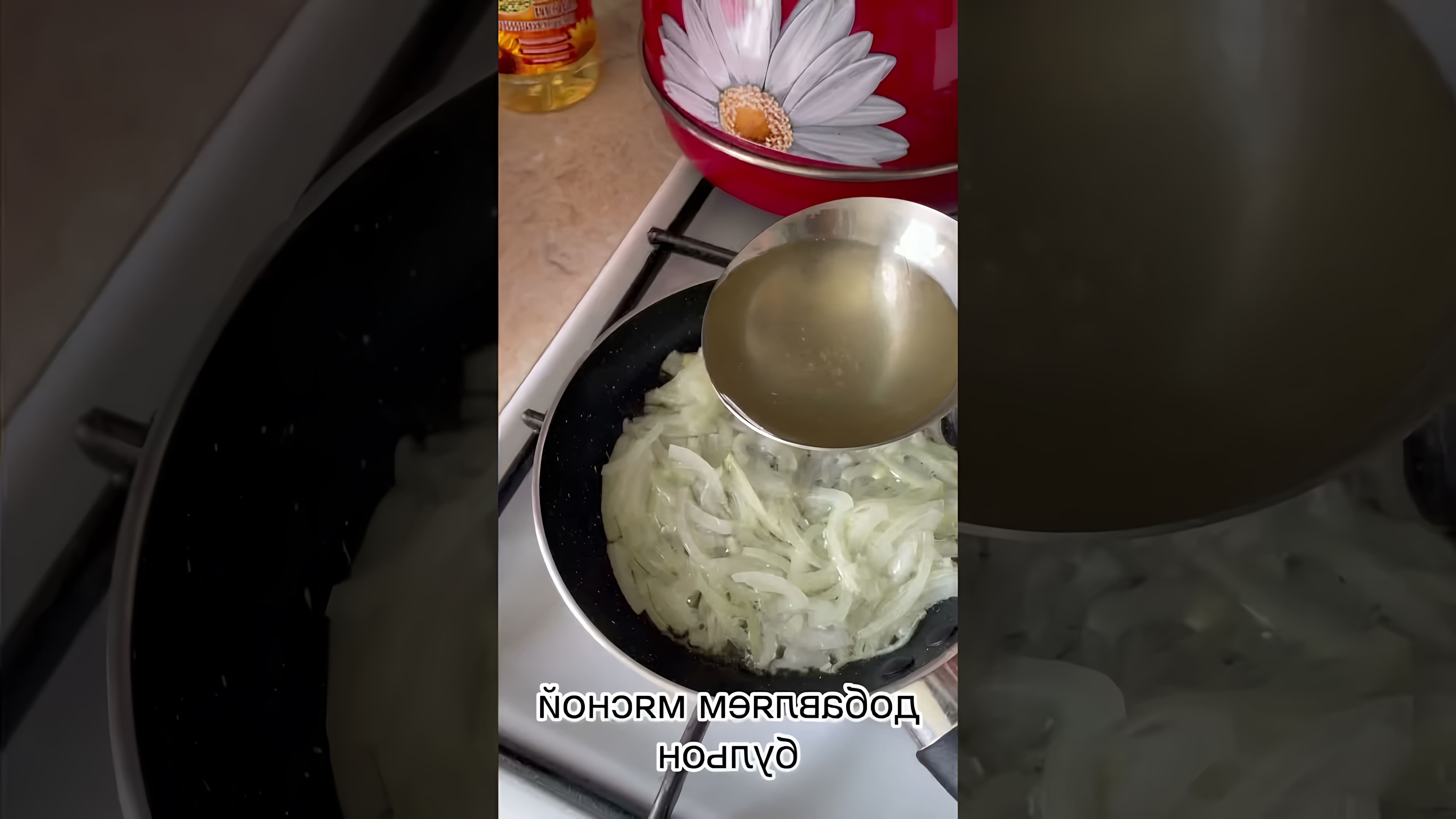 Бешбармак - это традиционное блюдо казахской кухни, которое готовится из мяса и лапши