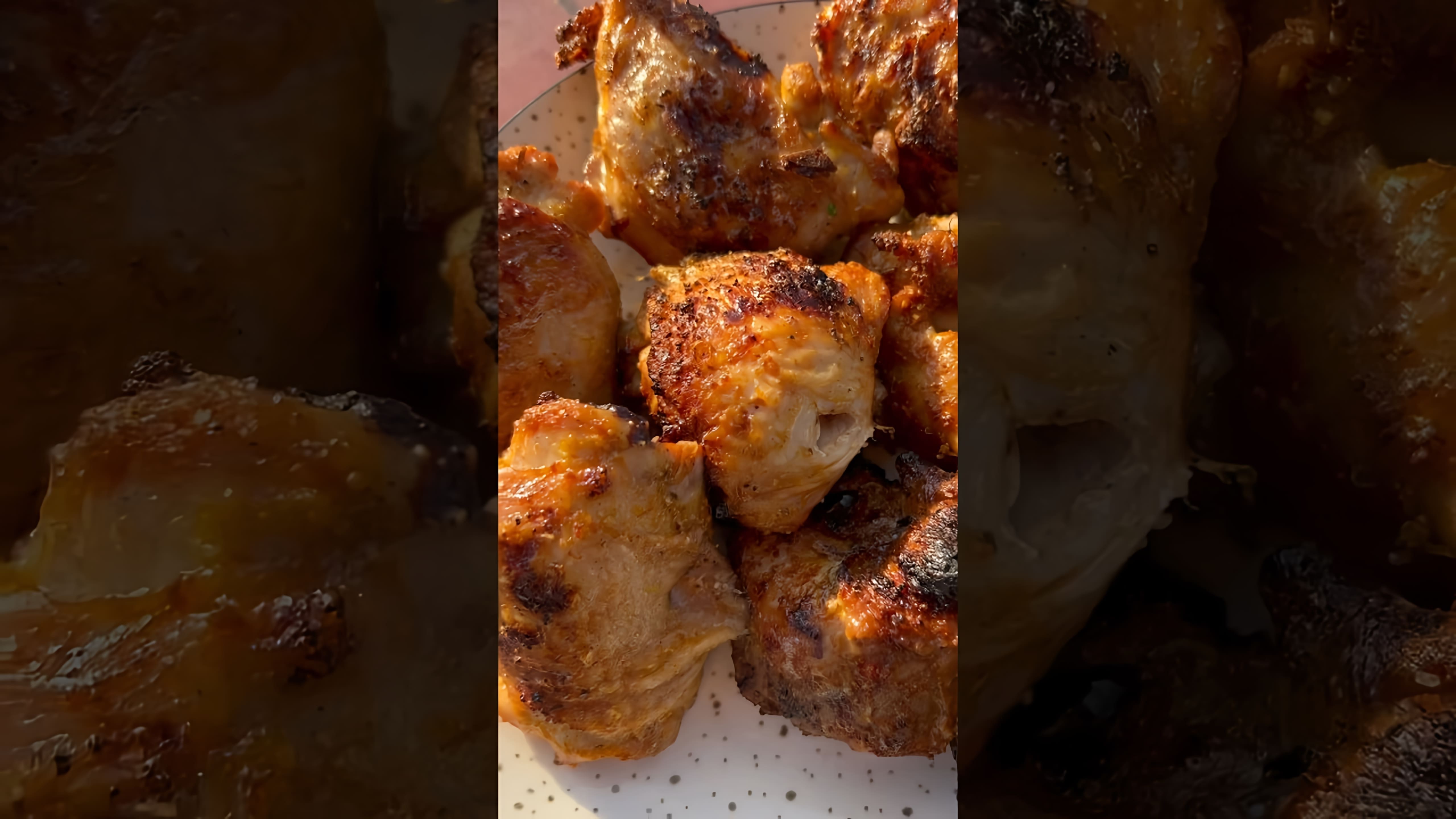 Шашлык из куриного бедра - это вкусное и простое блюдо, которое можно приготовить на даче во время отдыха