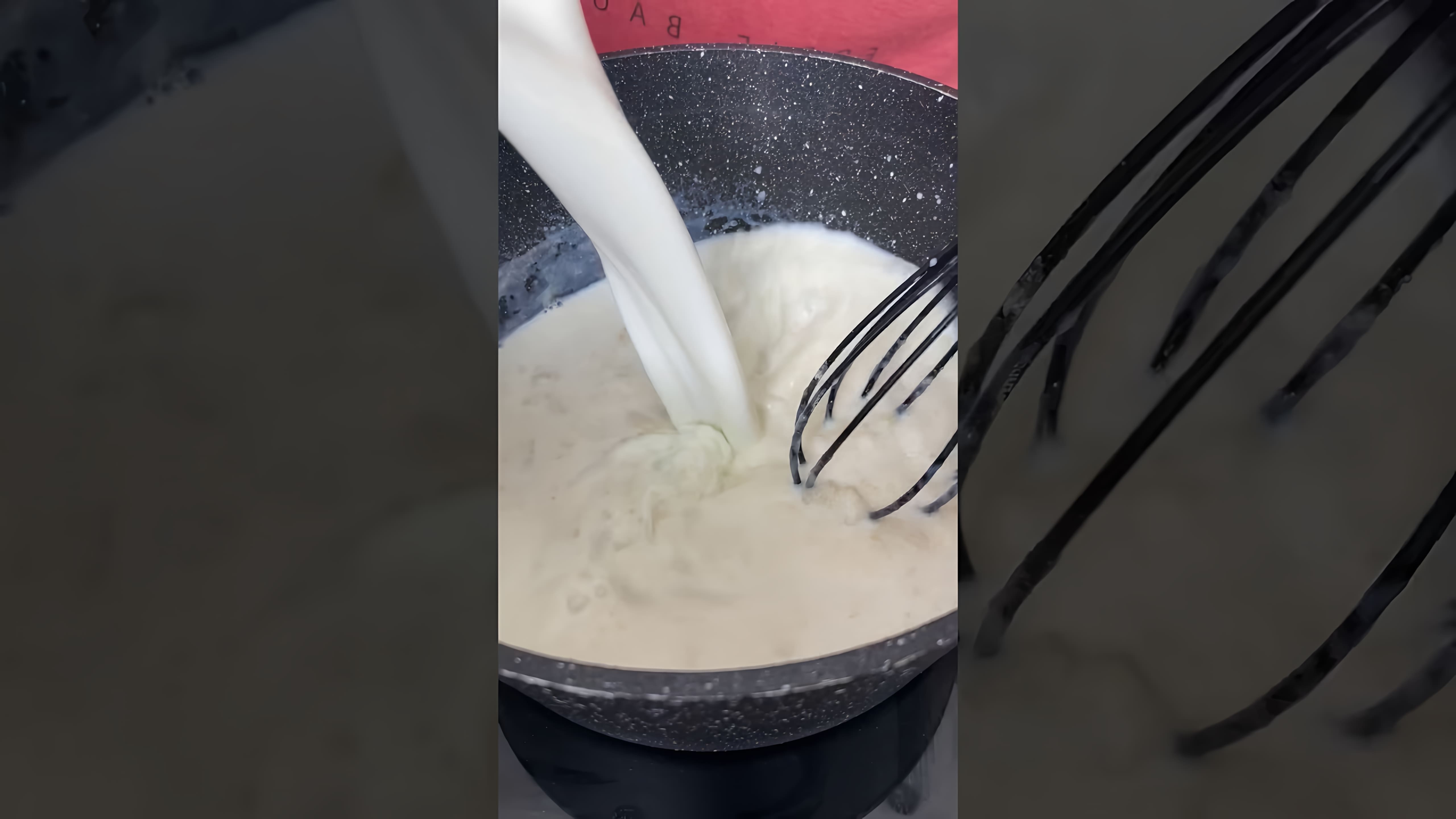 В этом видео демонстрируется процесс приготовления макарон с сыром