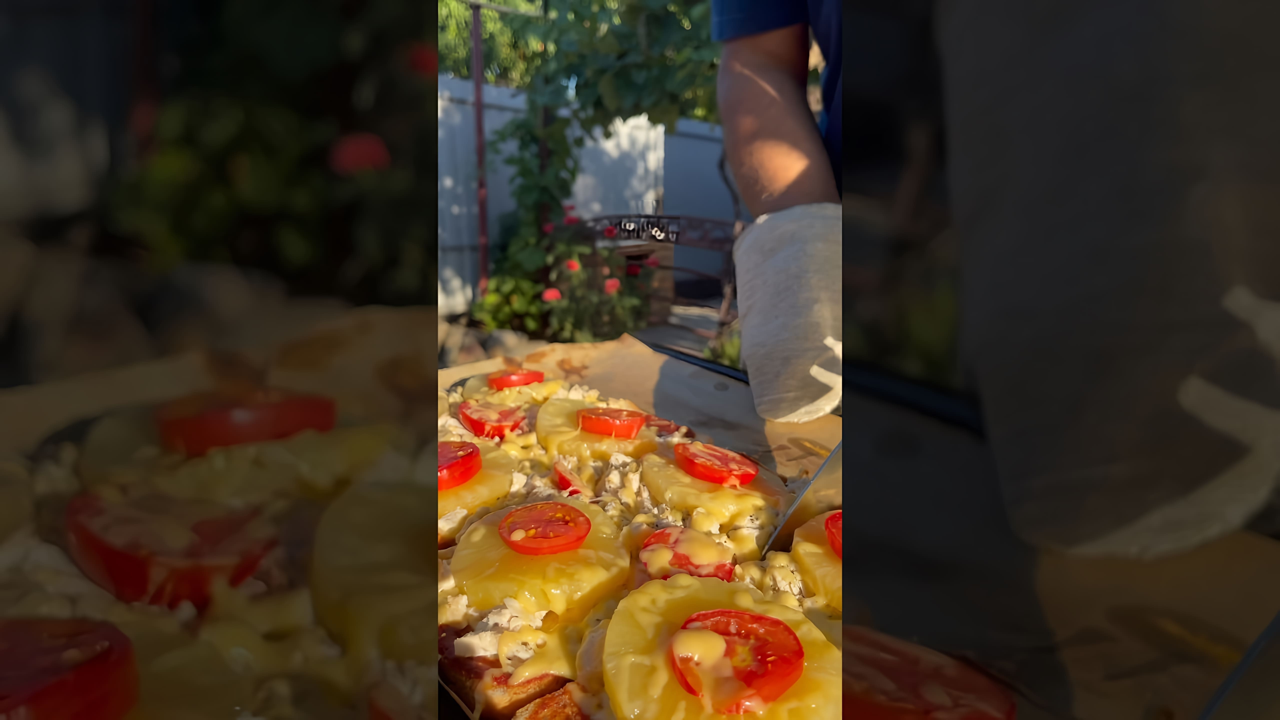 "ПИЦЦА НА ХЛЕБЕ - это реально ВКУСНО?" - это видео-ролик, который показывает, как приготовить пиццу на хлебе