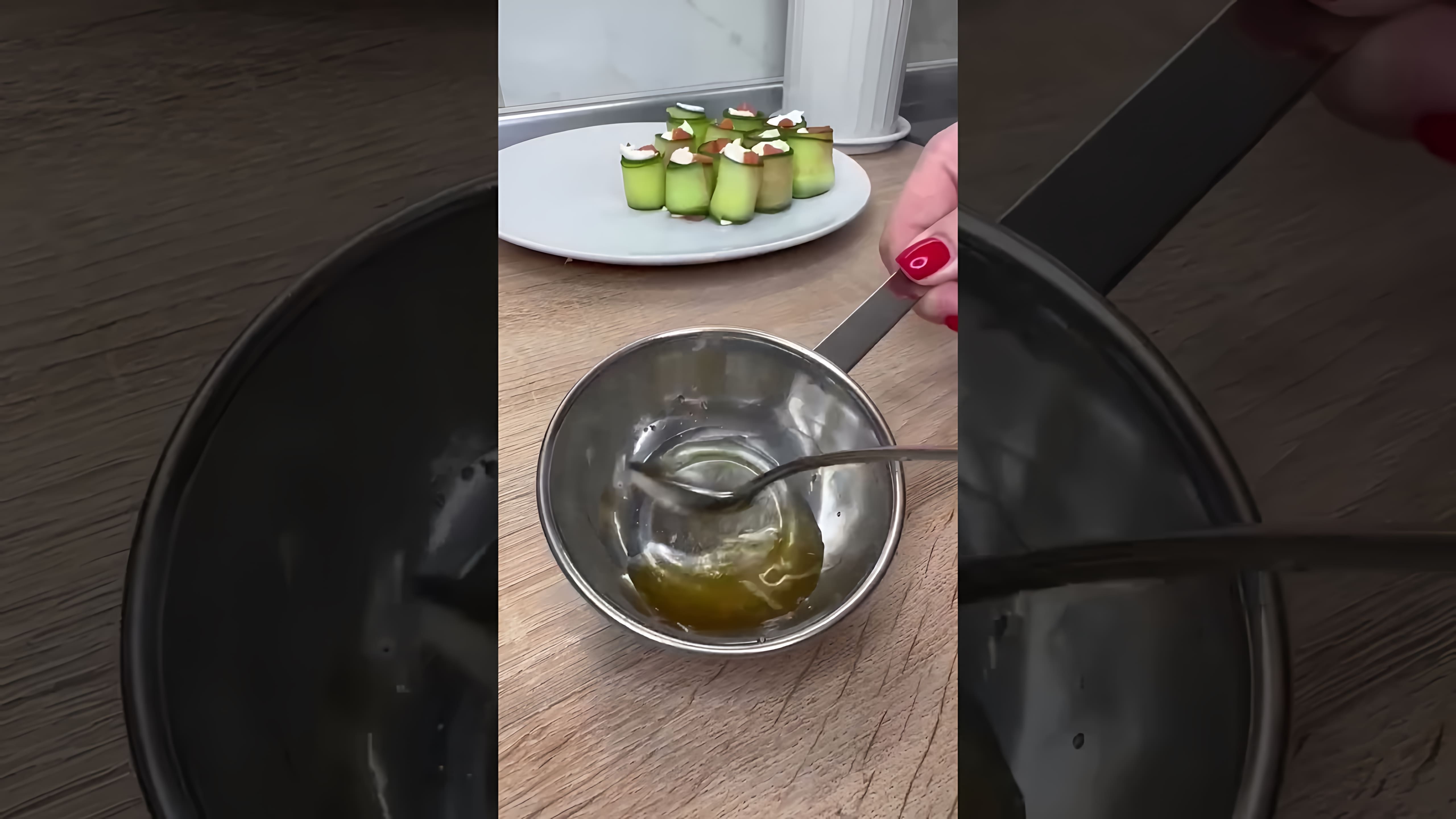 В этом видео-ролике будет показан рецепт, как разбавить соевый соус для роллов