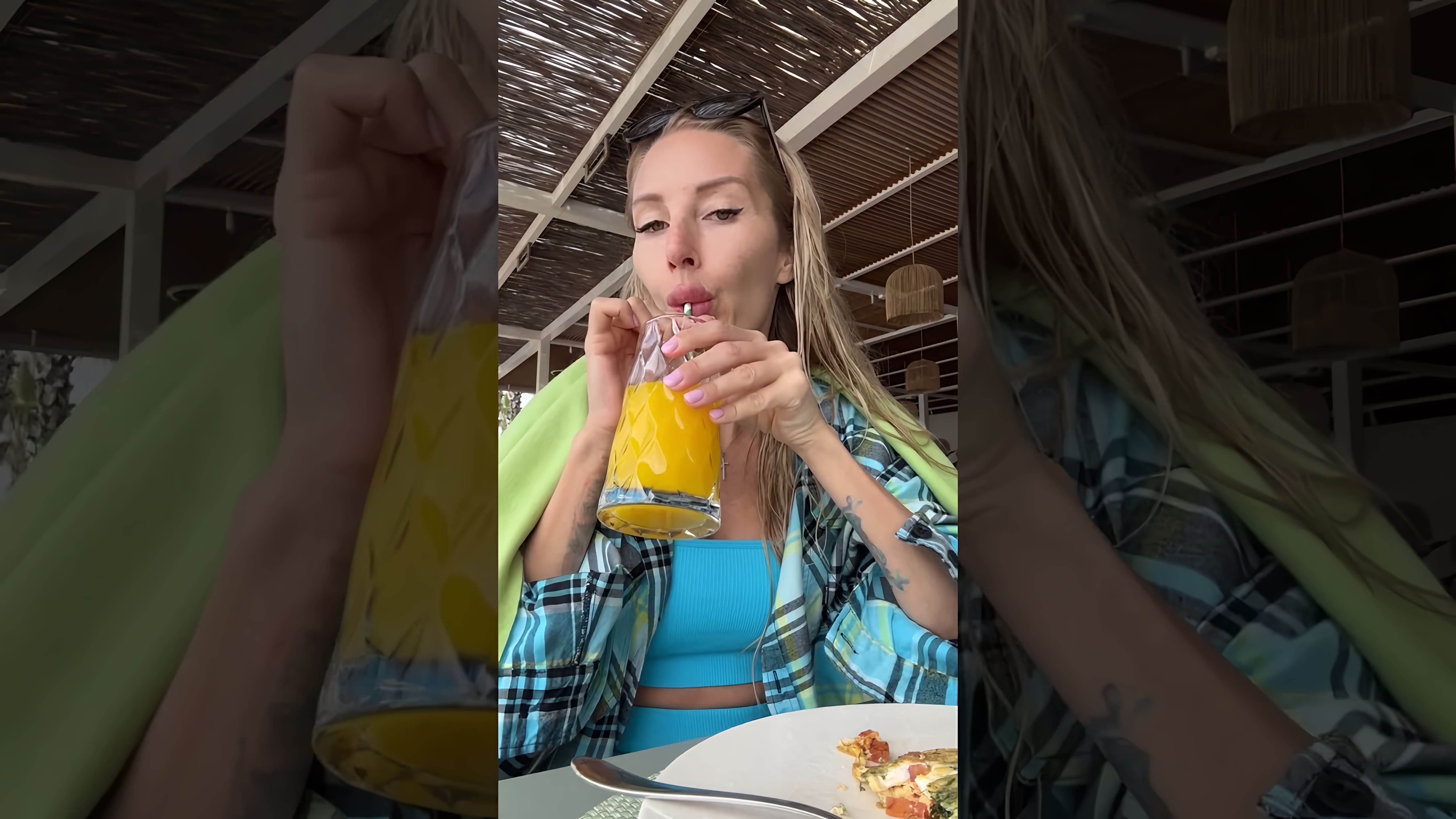 В этом видео девушка рассказывает о своем питании на завтрак, обед и ужин