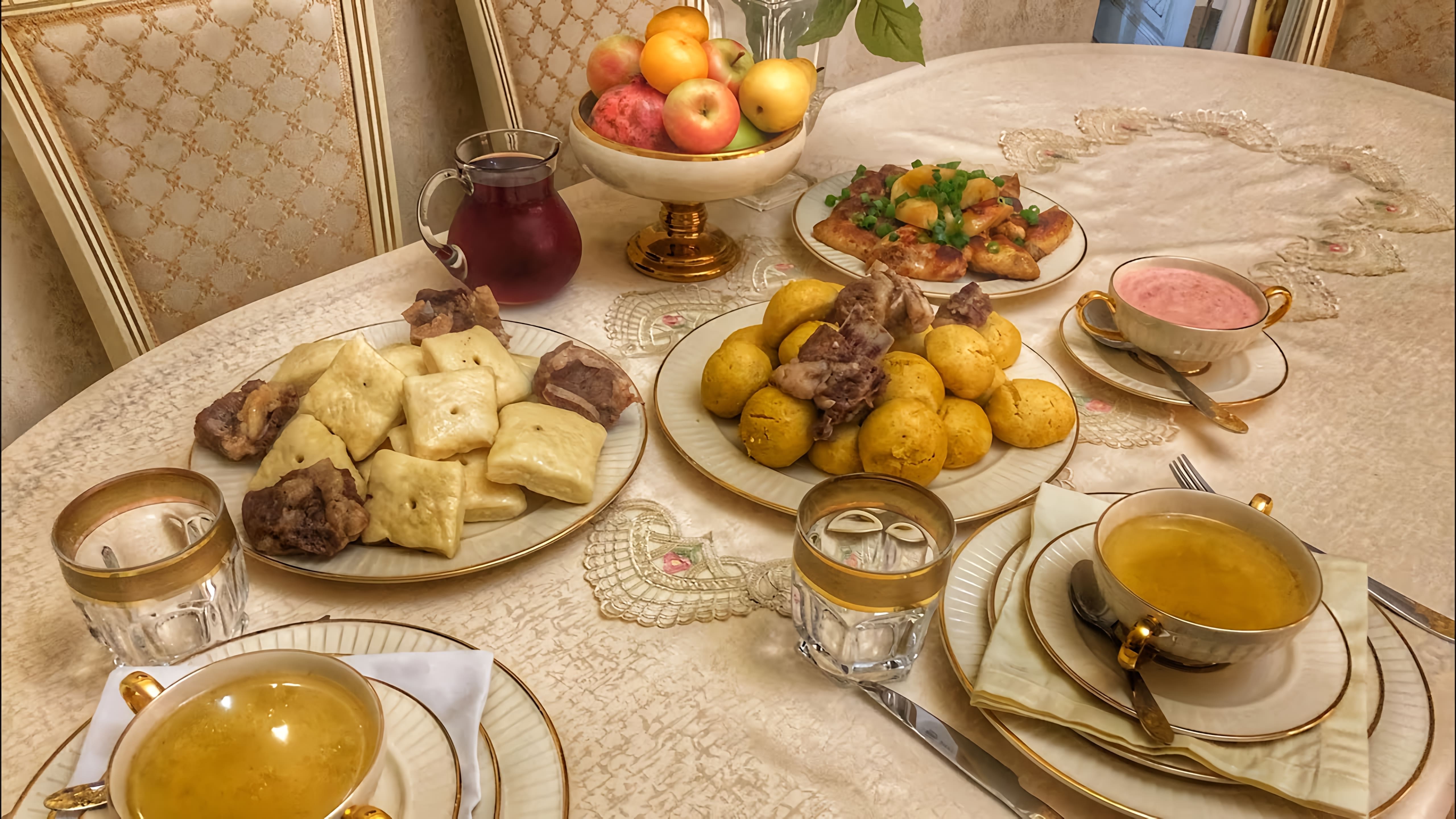 В этом видео Хадижа, русская мусульманка, живущая в Чечне, делится рецептом аварского хинкала и кукурузного хинкала