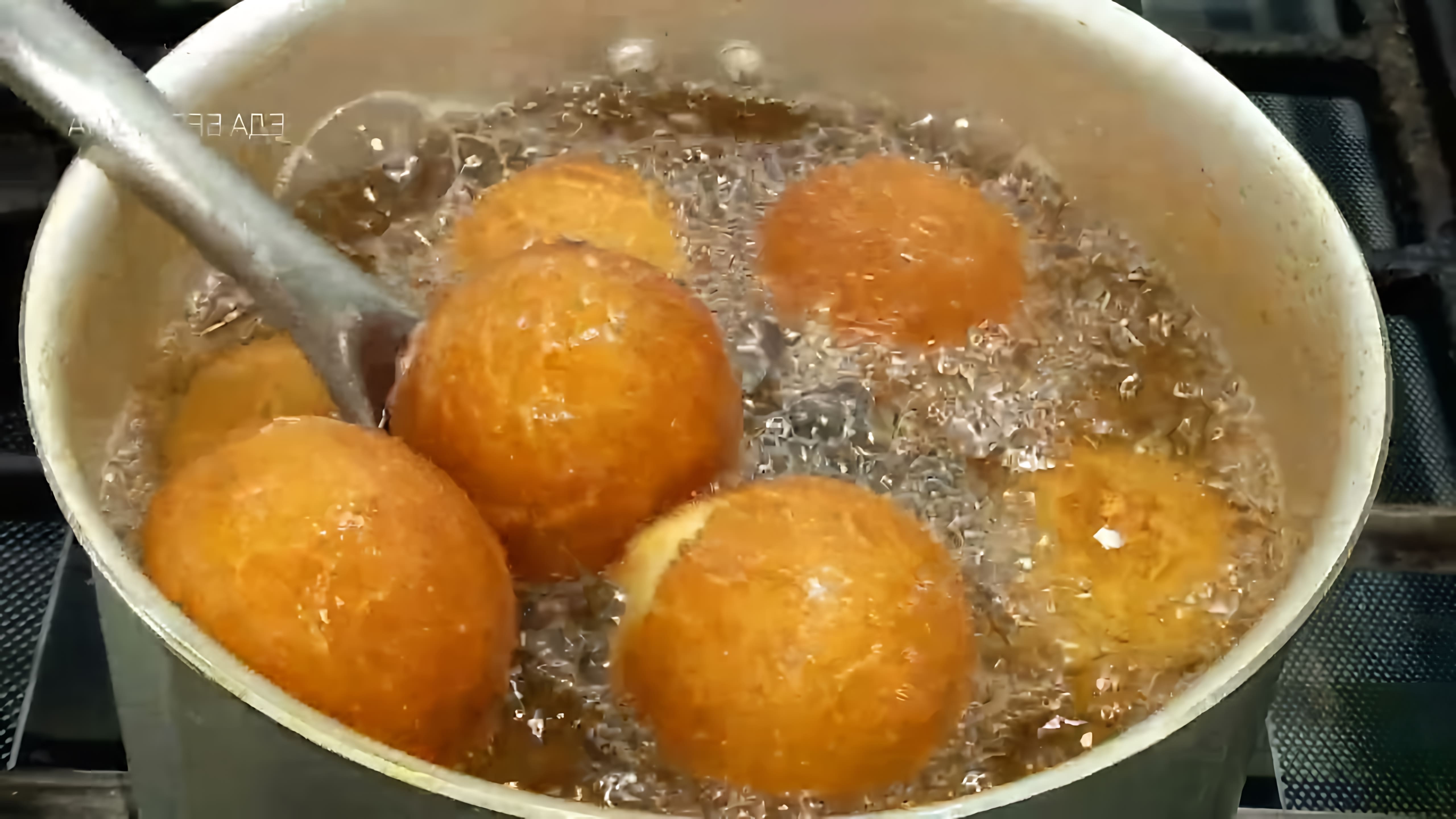 В этом видео-ролике вы увидите, как приготовить вкусные и быстрые пончики из сгущенки