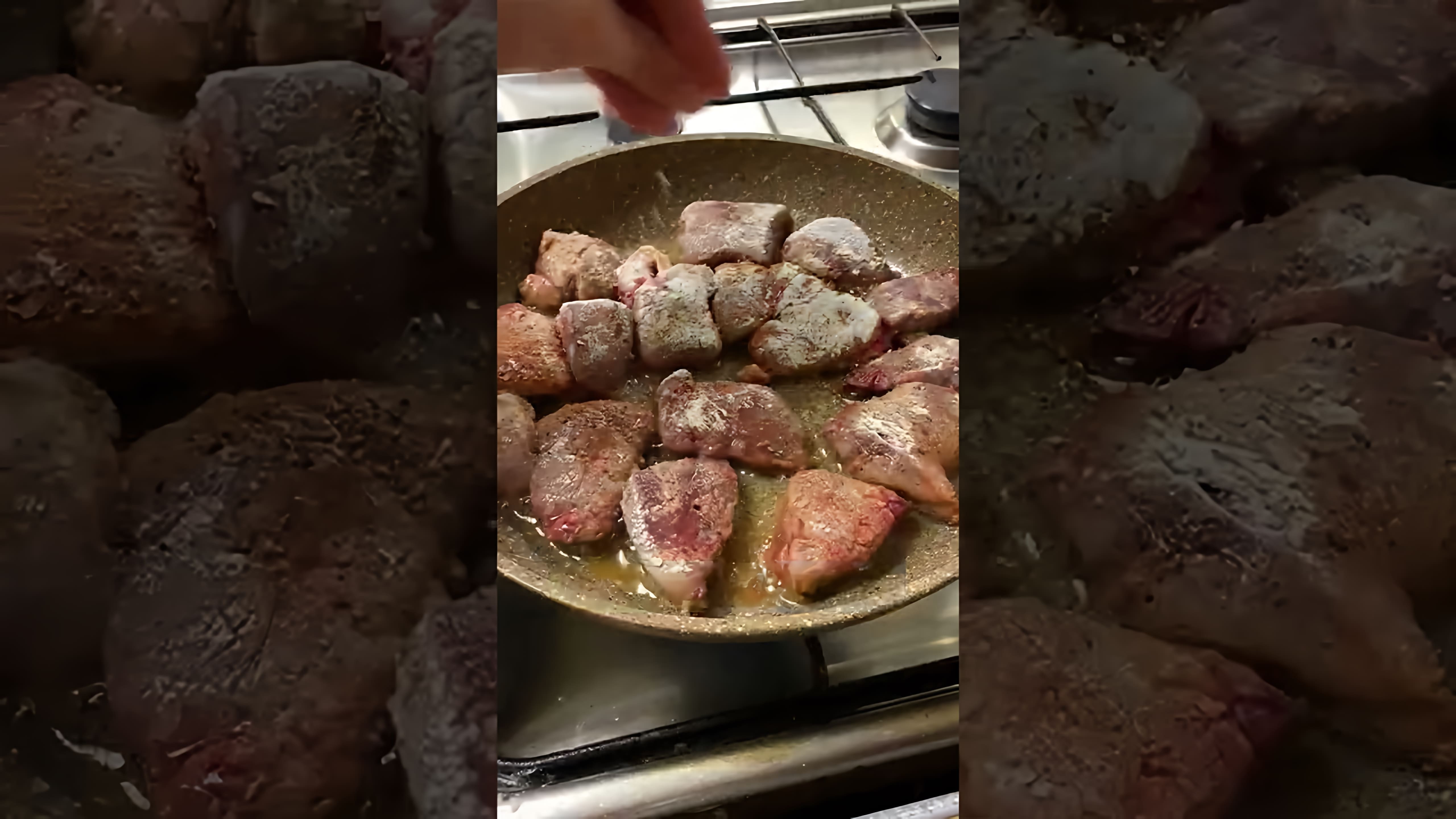 В этом видео-ролике шеф Ивлев демонстрирует процесс приготовления печени