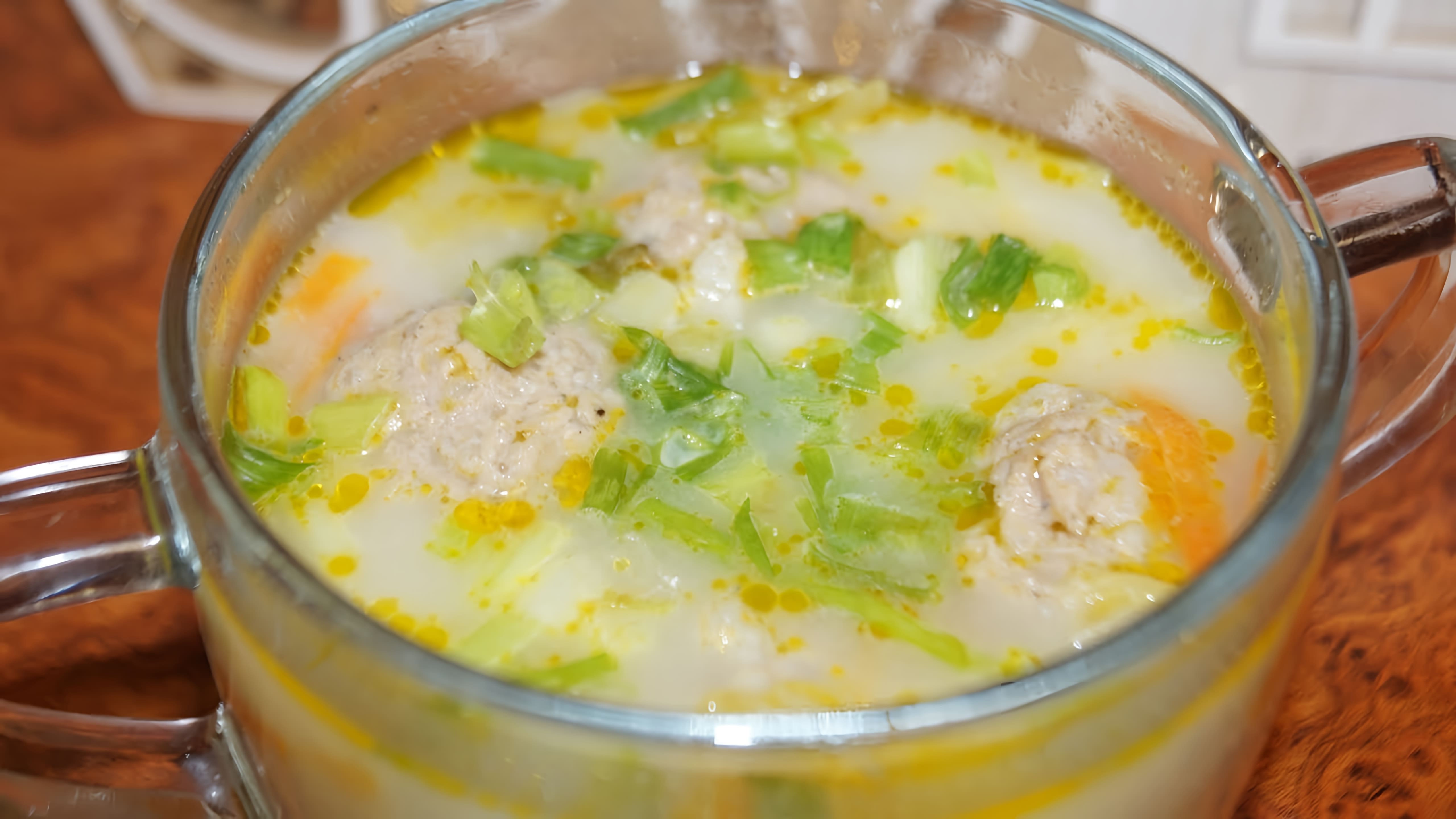 В этом видео Галина готовит суп с фрикадельками, пекинской капустой и плавленым сыром