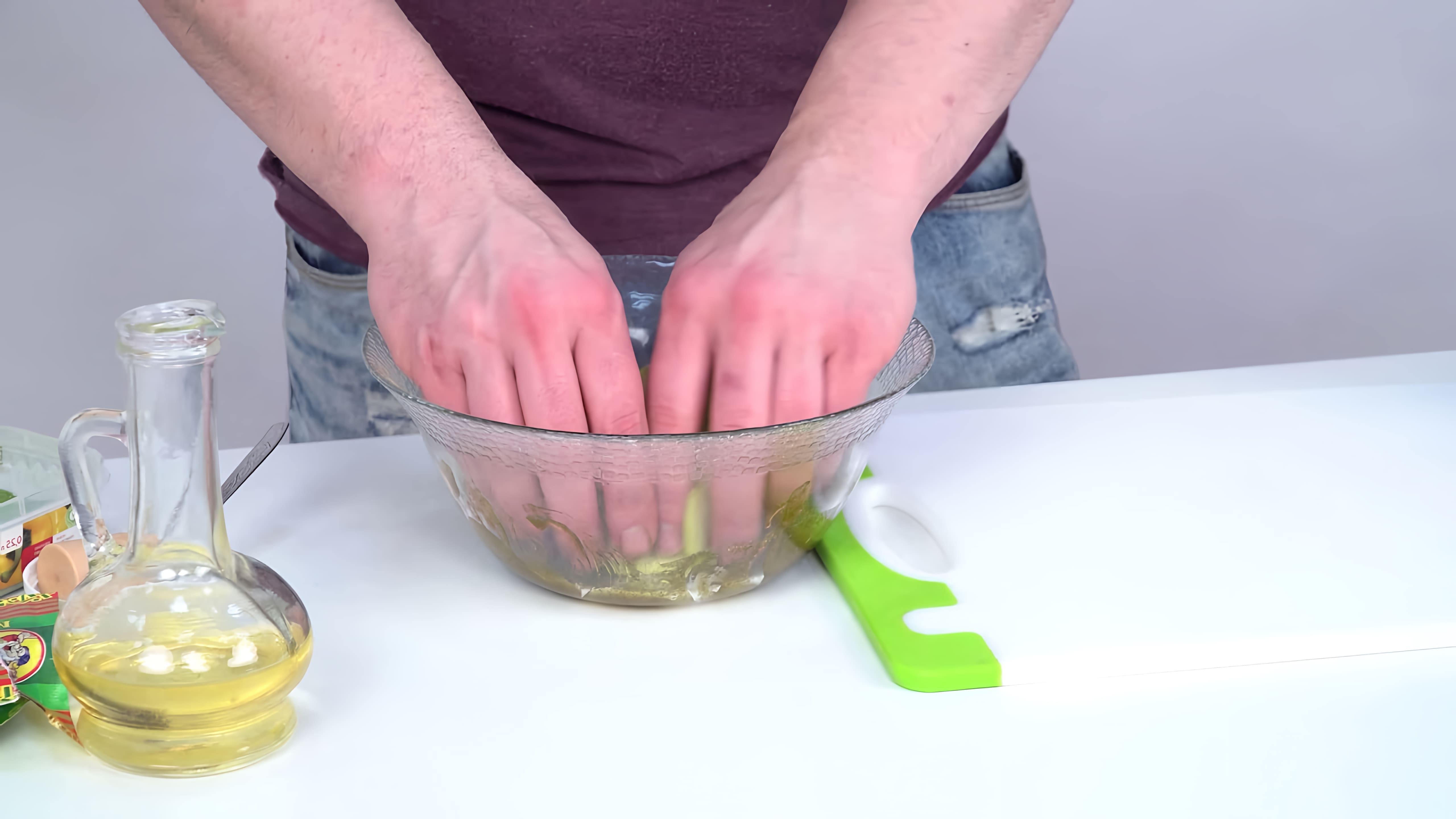 В этом видео демонстрируется процесс приготовления натуральных овощных чипсов из кабачков и баклажанов с помощью вертикального дегидратора Die Cut