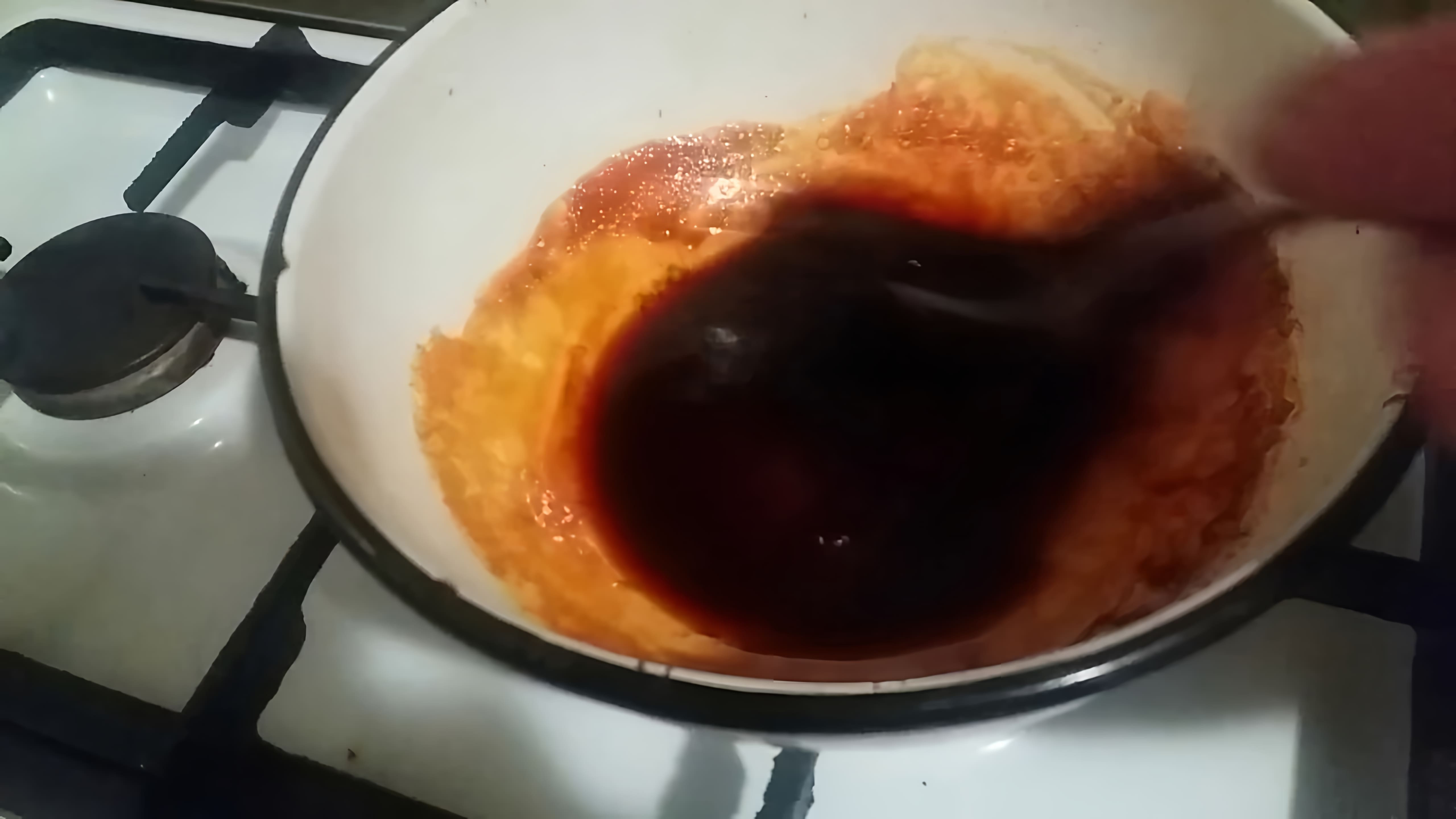 В этом видео демонстрируется процесс приготовления домашнего коньяка быстрого приготовления