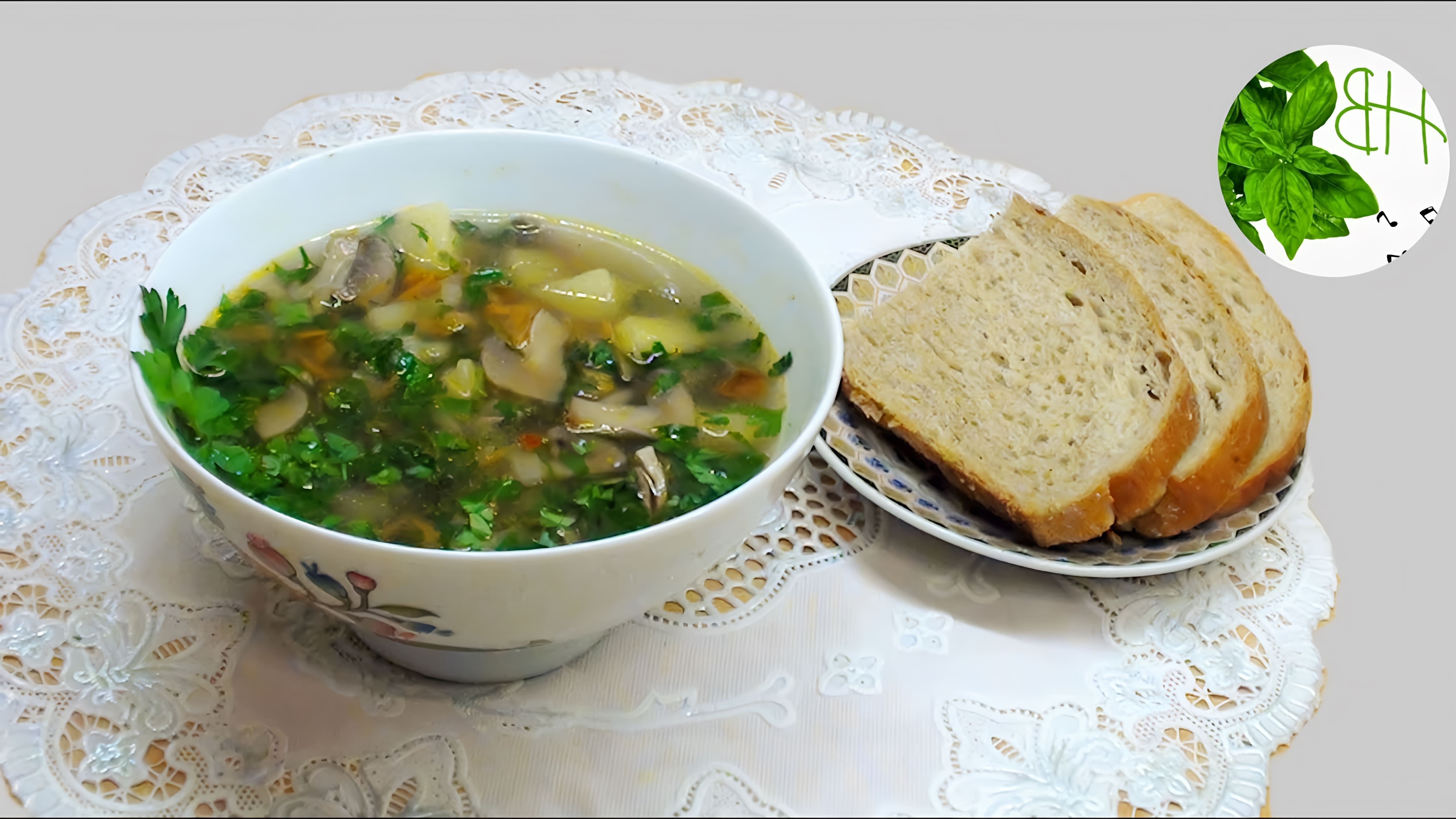 В этом видео-ролике вы увидите, как приготовить вкусный и сытный грибной суп с замороженными грибами