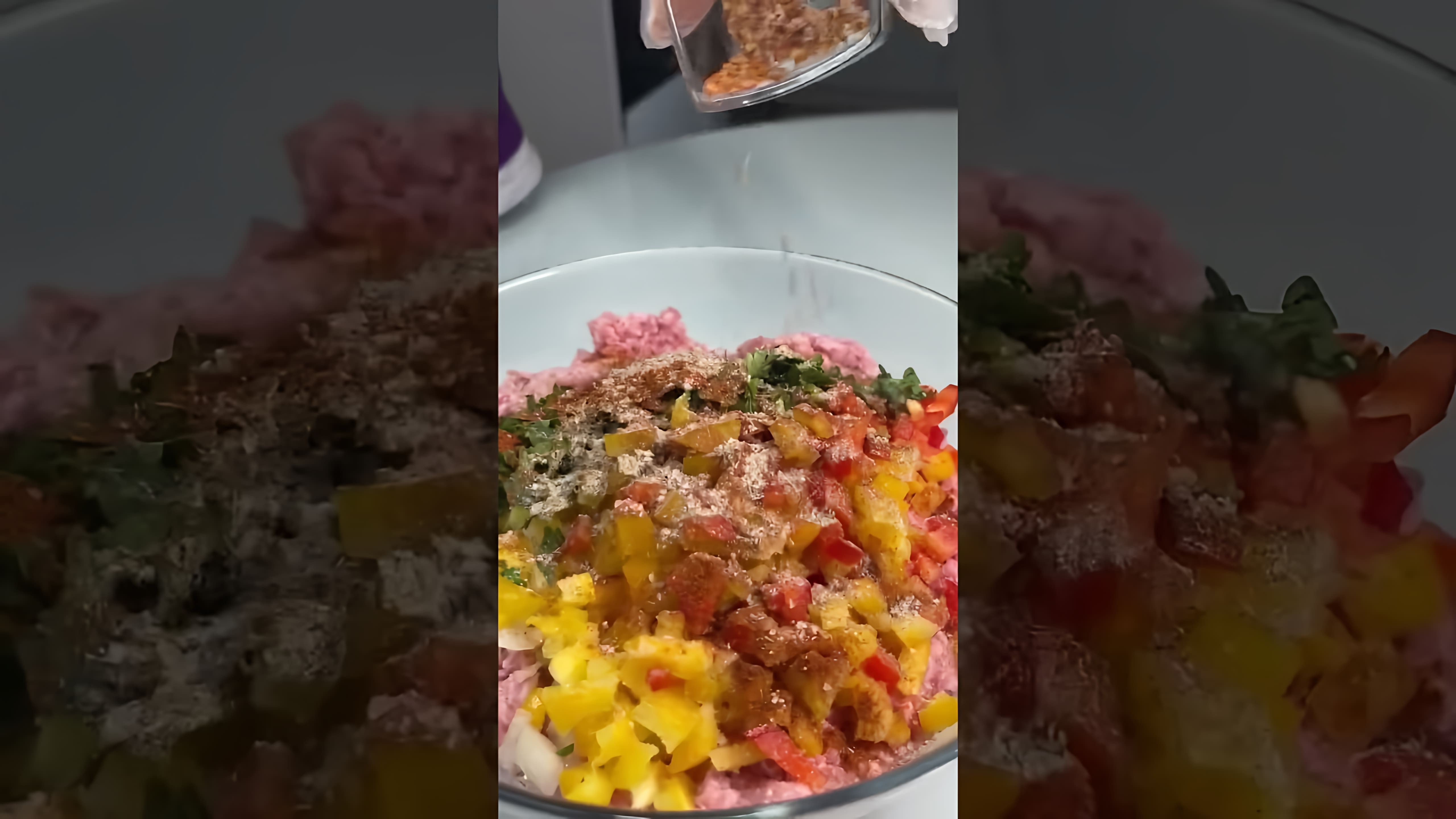 В этом видео-ролике вы увидите, как приготовить сочные люля-кебаб в духовке