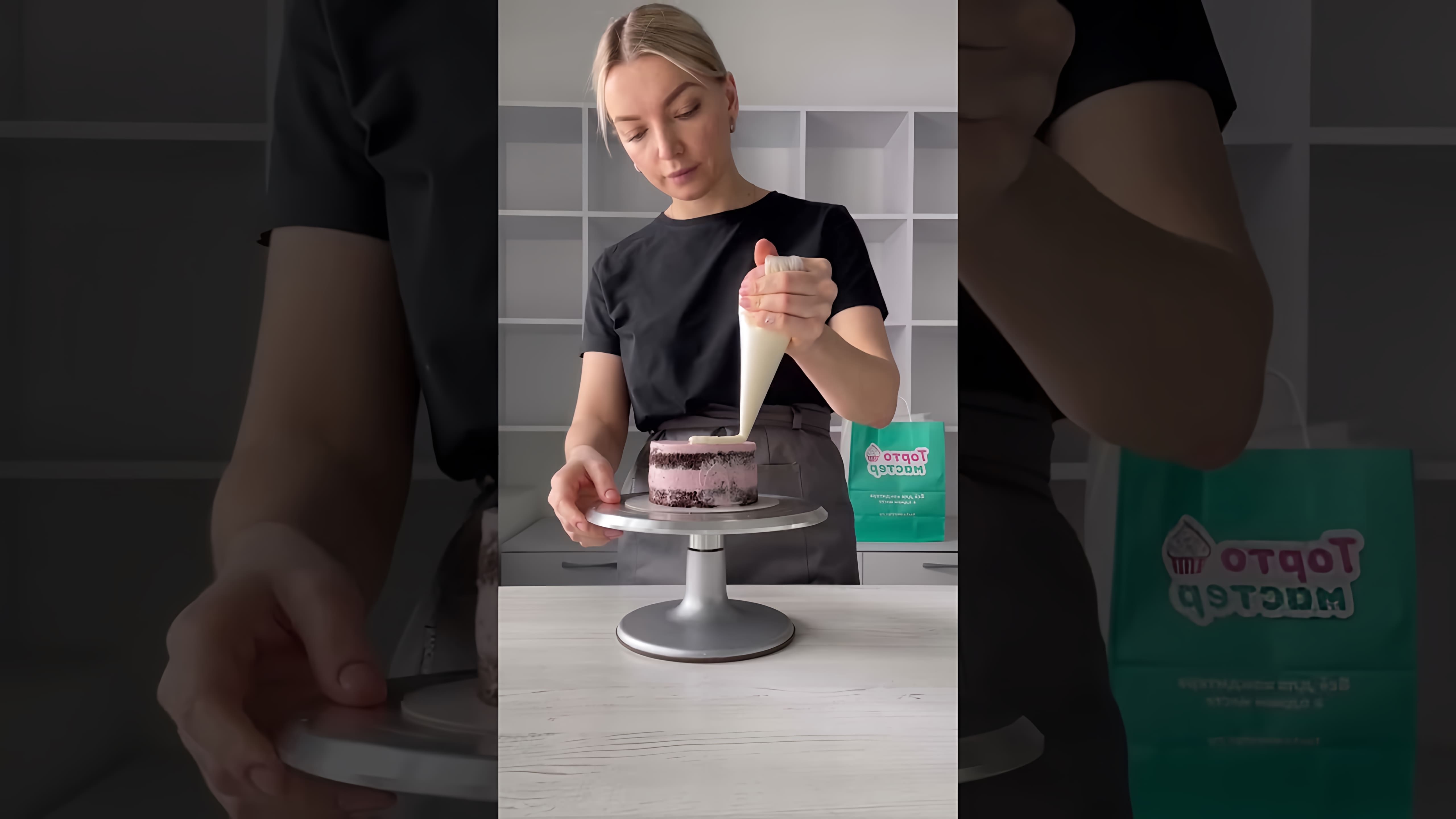В этом видео демонстрируется процесс создания нежного и весеннего декор бенто-торта