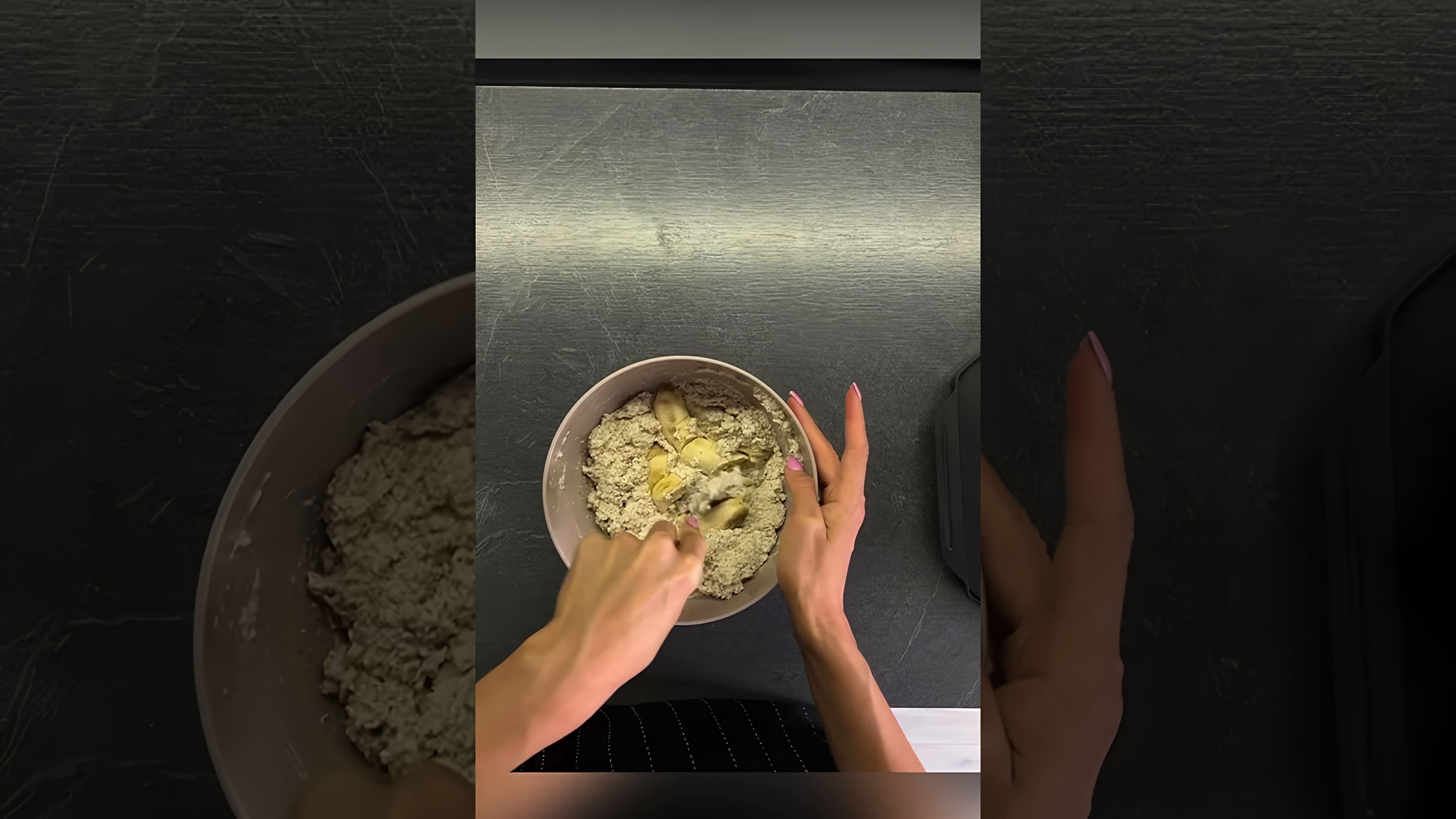 В этом видео-ролике рассказывается о рецепте приготовления вафель из зелёной гречки, который подходит для людей, придерживающихся безглютеновой диеты и веганского образа жизни