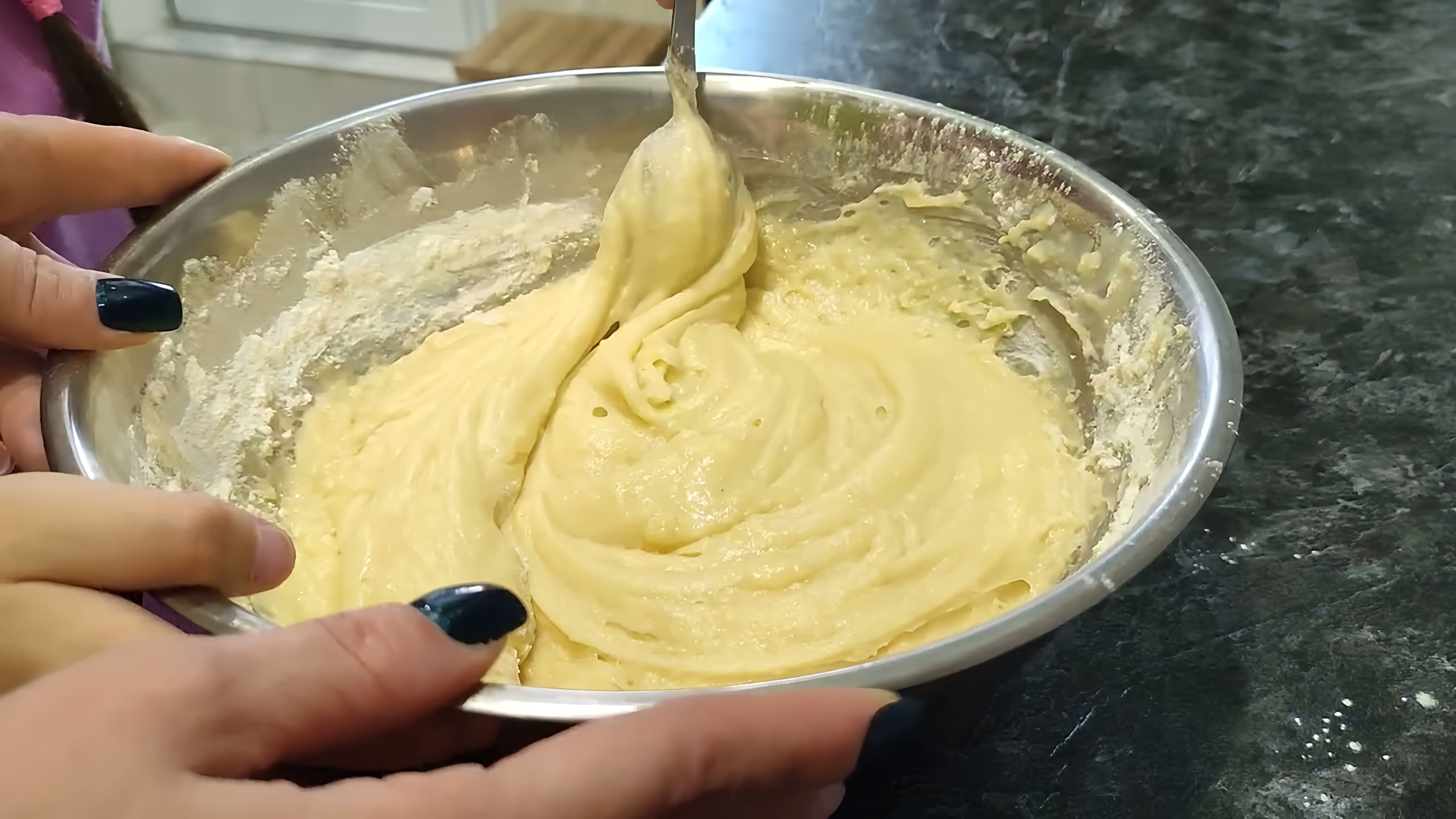 В этом видео демонстрируется процесс приготовления печенья "Грибочки" из советской формы