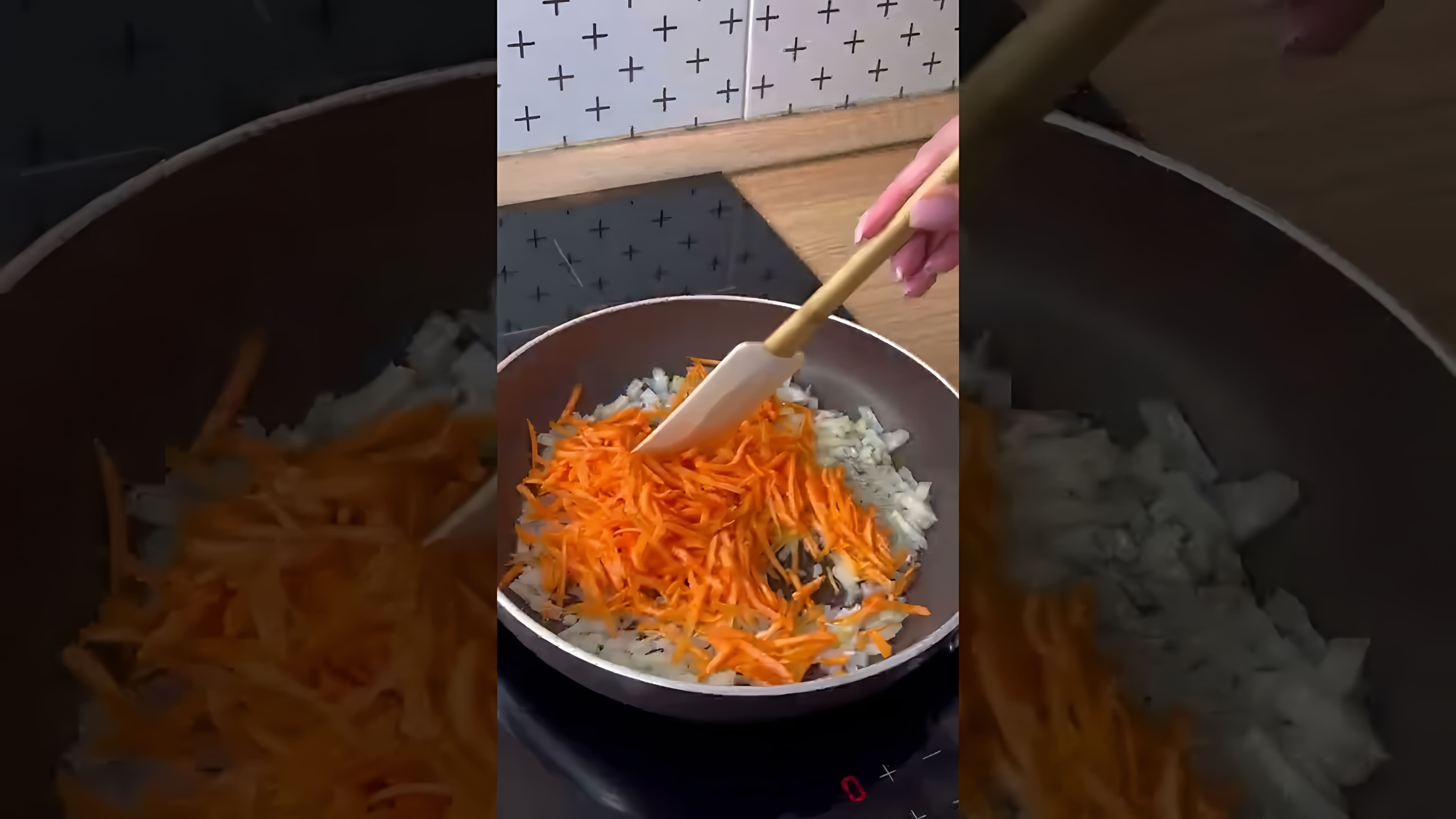 В этом видео демонстрируется рецепт приготовления сырного супа