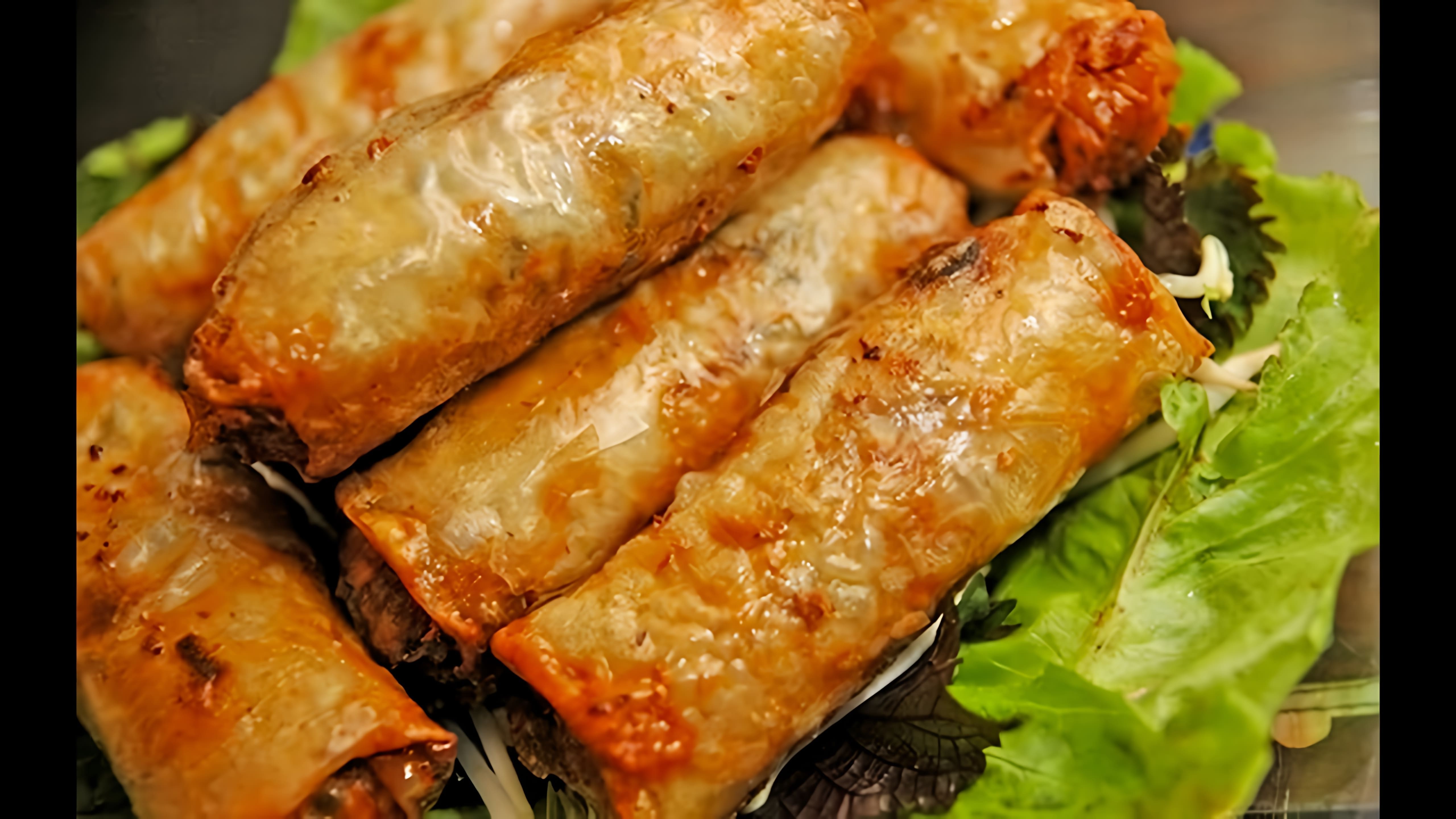 Жареный спринг. Жареная рисовая бумага рецепты. Нэм нэм вьетнамская кухня. Жареная рисовая бумага рецепты. Вьетнамские жареные спринг роллы.