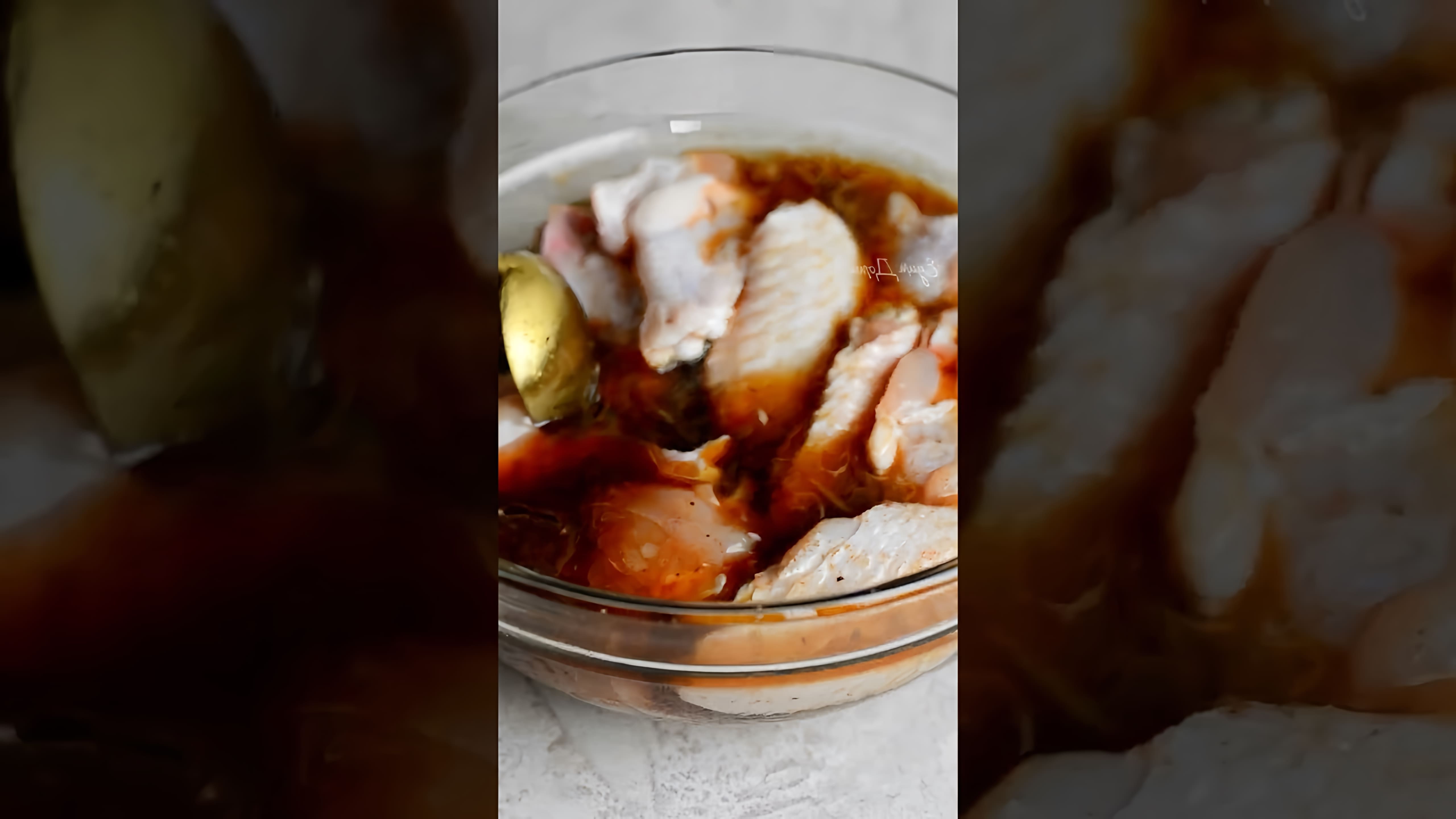 В этом видео-ролике мы покажем, как приготовить куриные крылышки, которые будут напоминать те, что подают в KFC