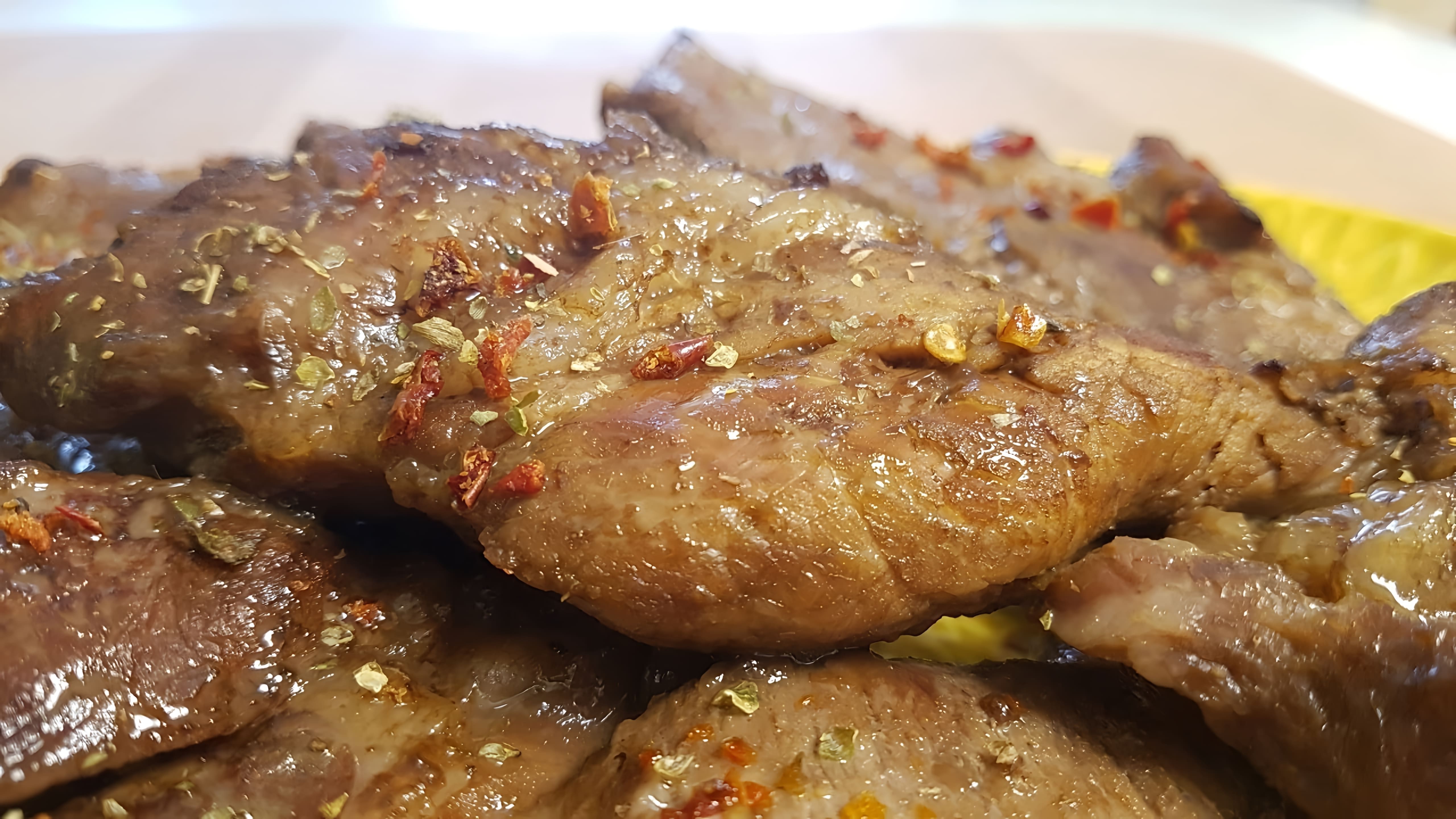В этом видео демонстрируется рецепт приготовления сочной свинины в соусе терияки