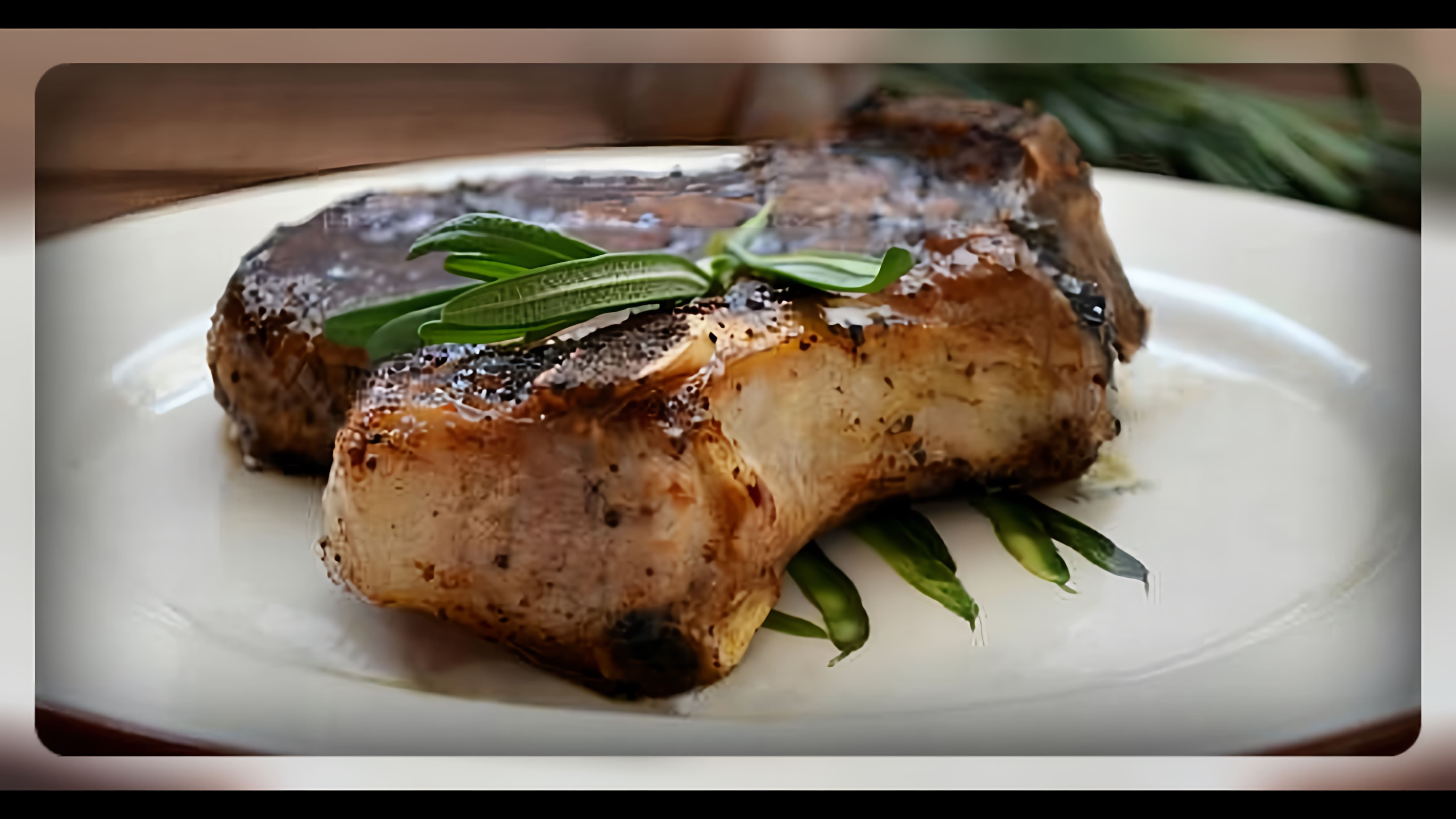 Видео-ролик с заголовком "Отбивная на кости" может быть о том, как приготовить вкусное и сочное блюдо из мяса