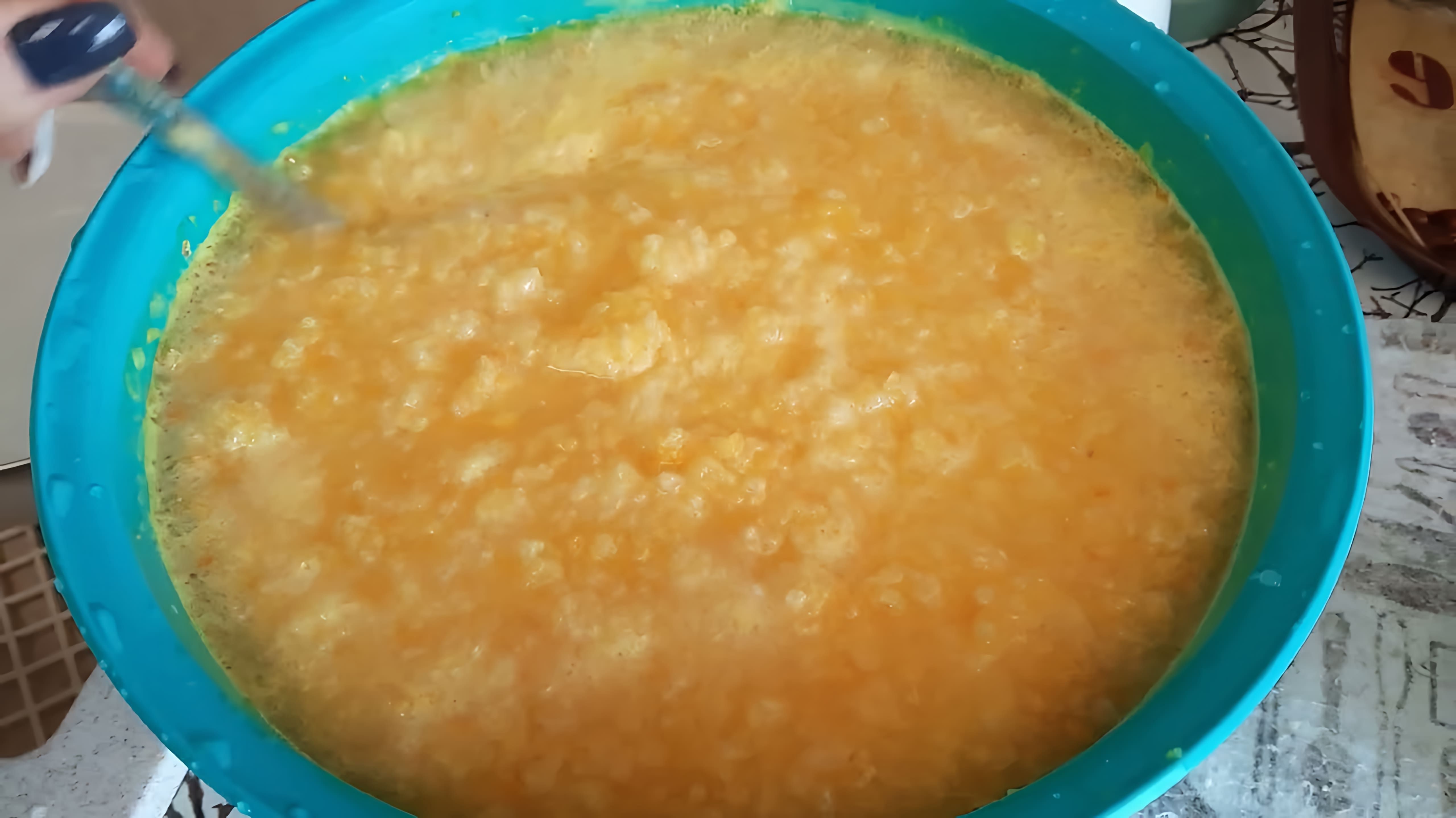 В этом видео демонстрируется рецепт апельсинового сока на зиму
