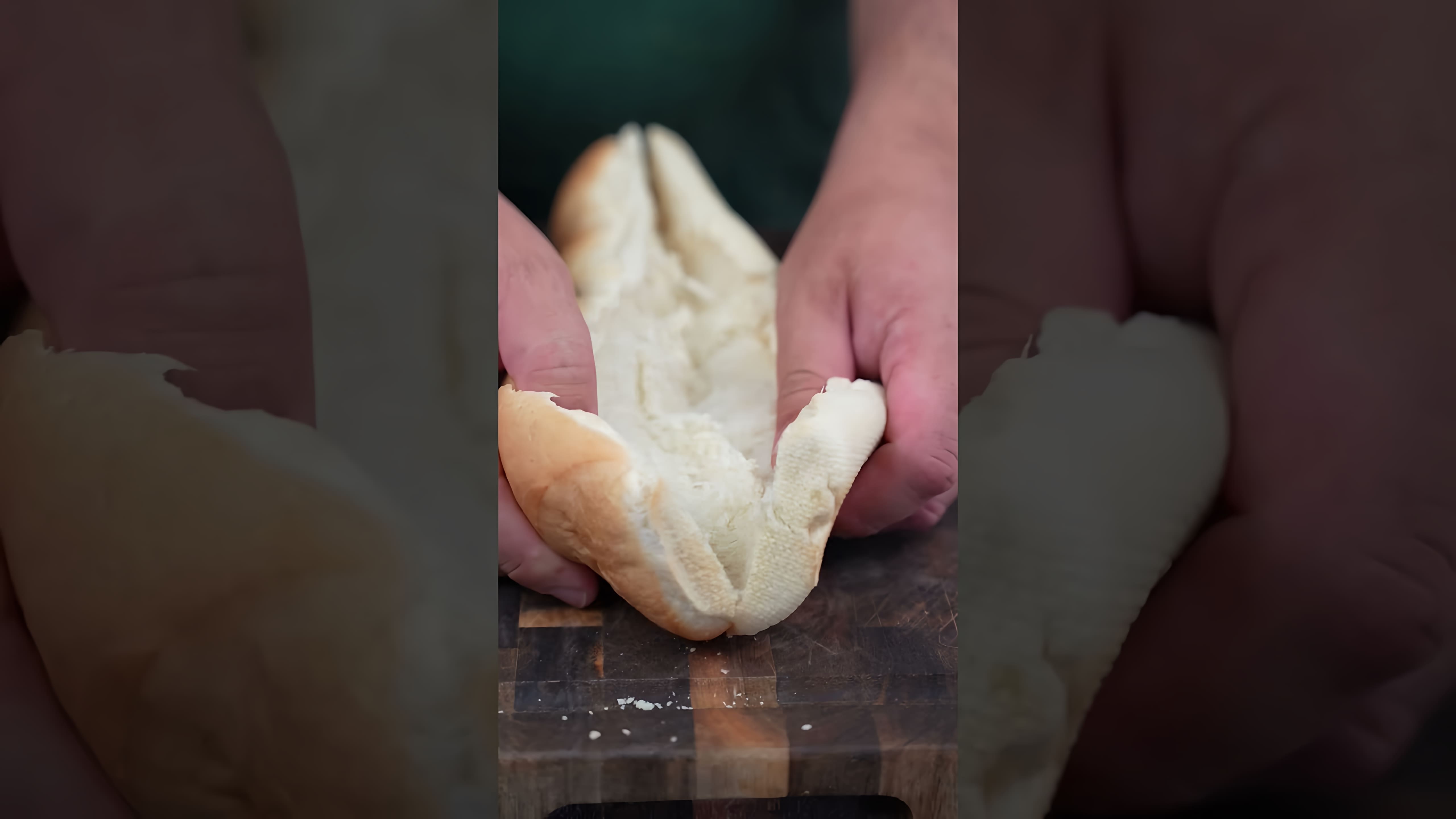 В этом видео-ролике рассказывается о том, как приготовить вкусный сэндвич с консервированным тунцом в Сабвее