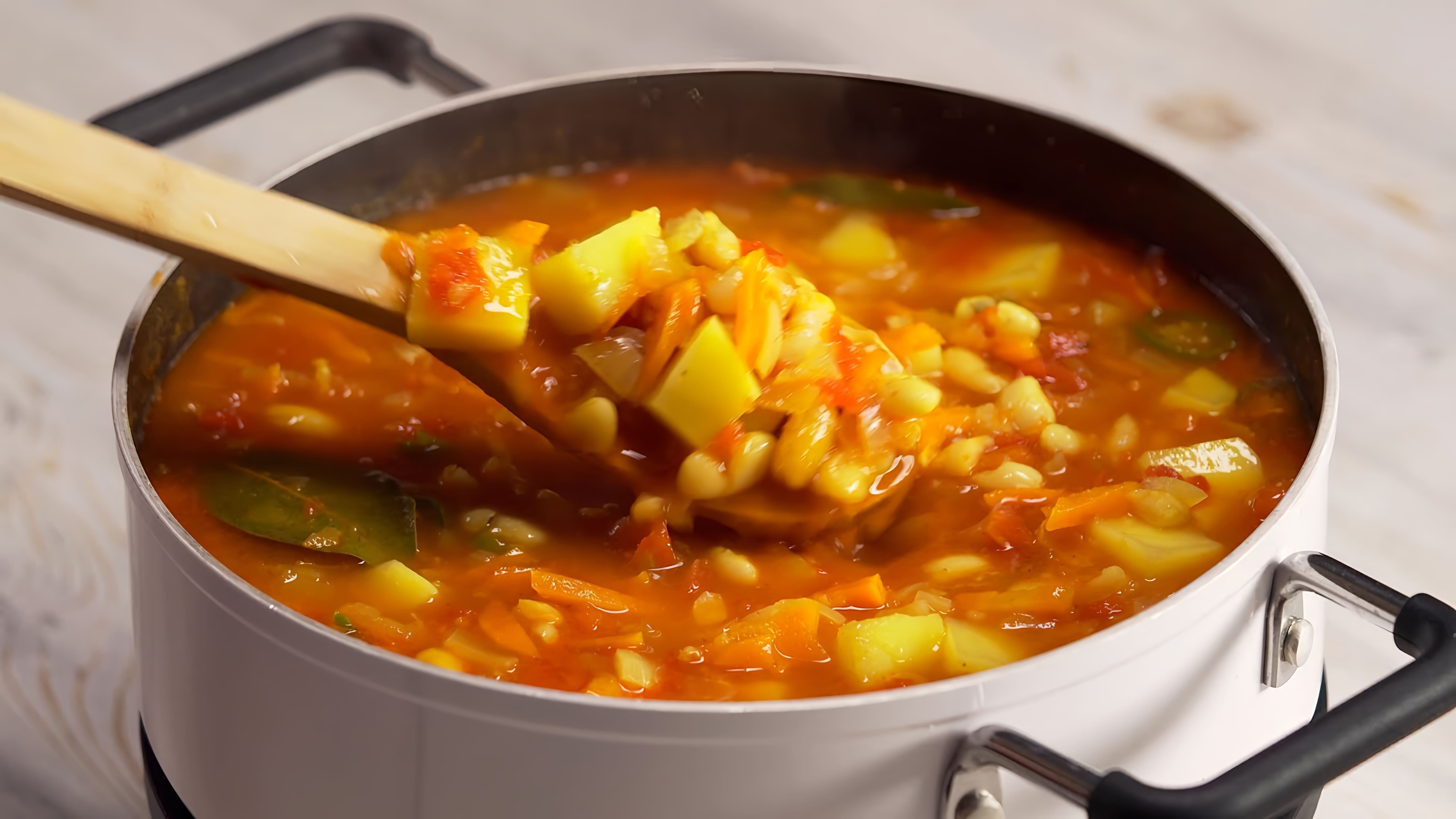 В данном видео показаны рецепты четырех вкусных супов с фасолью