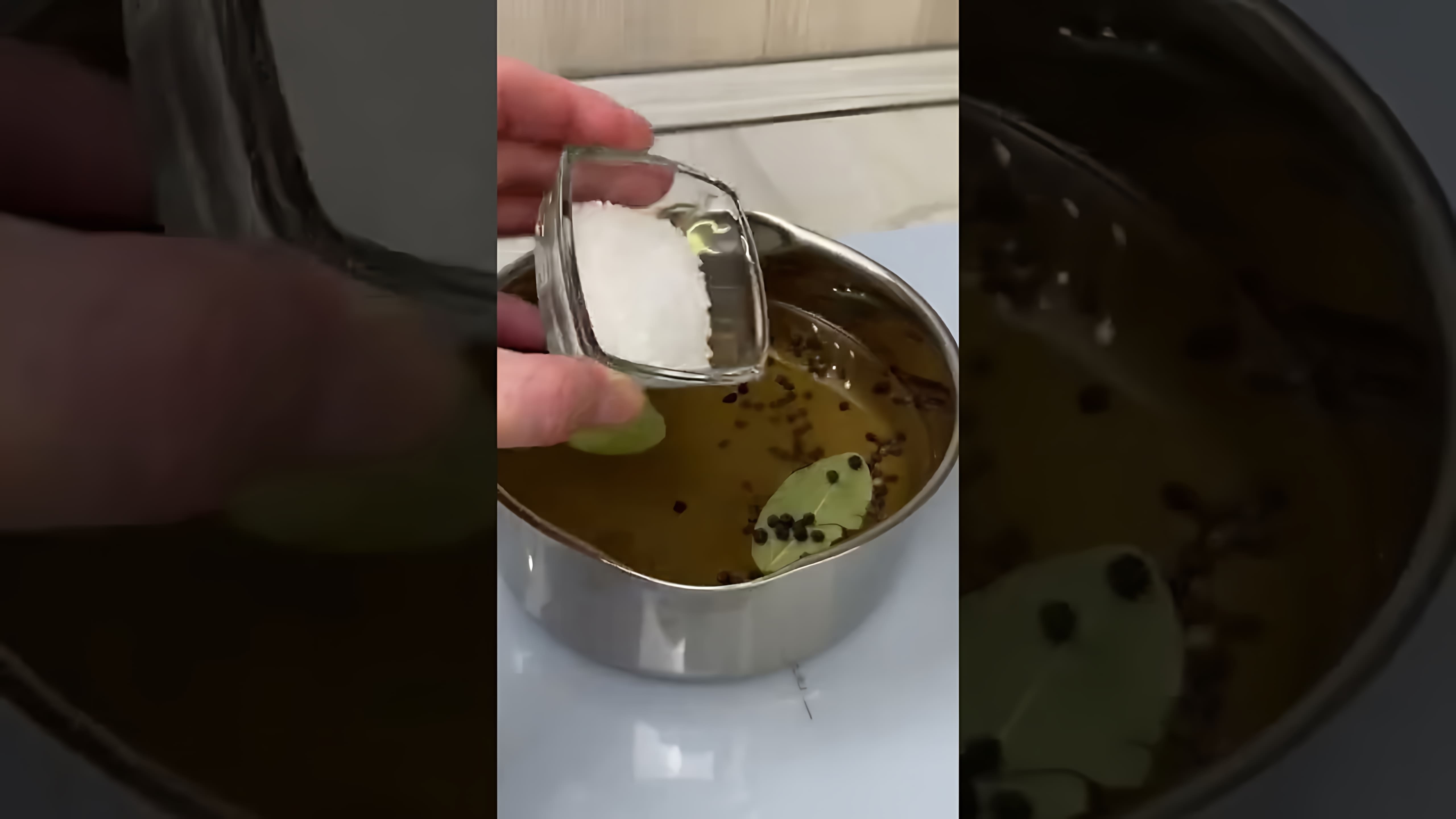 В этом видео рассказывается о том, как приготовить маринованную редьку