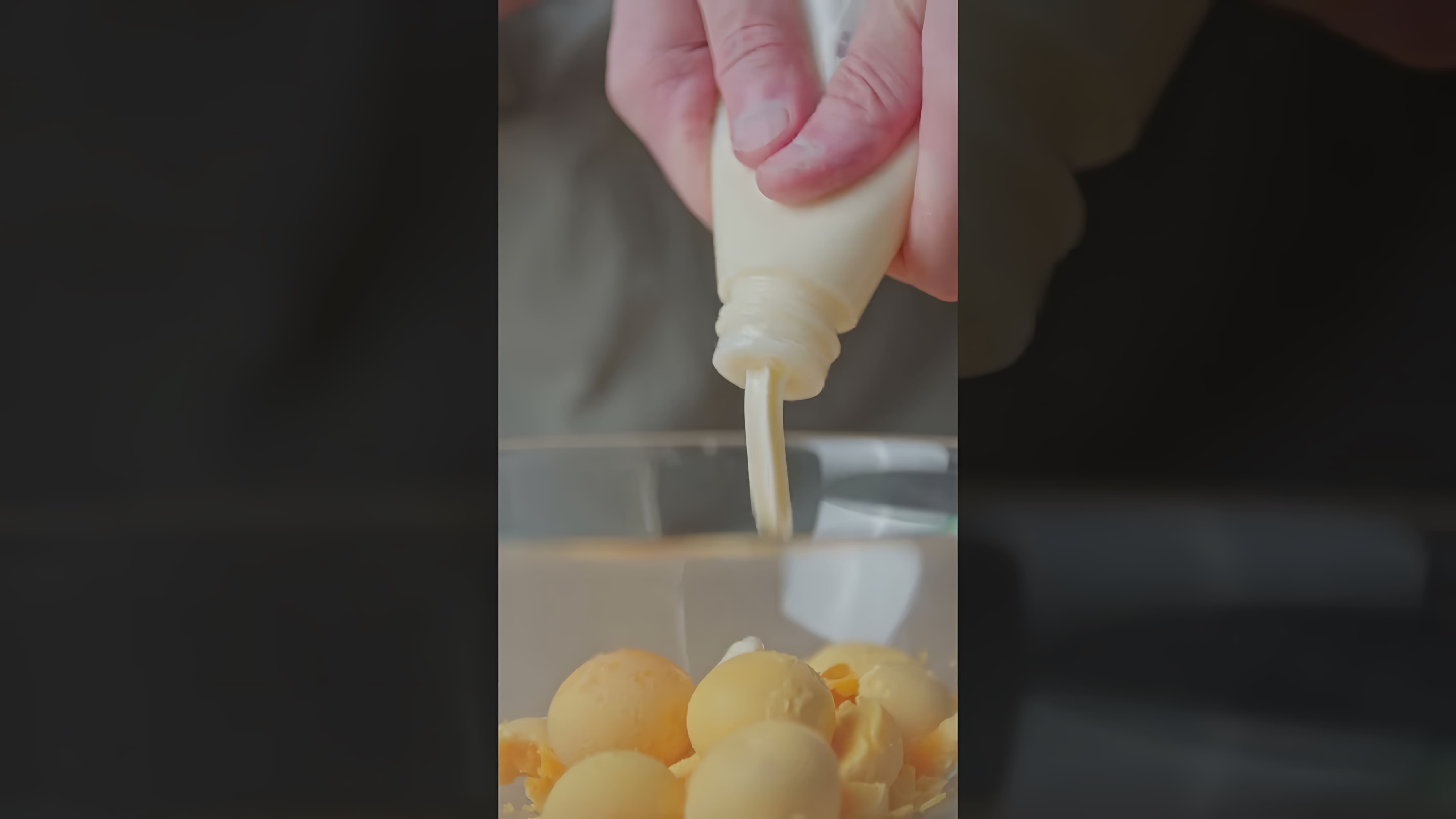 В этом видео-ролике демонстрируется рецепт приготовления японского сэндвича с яйцом, который получил название "Имба сендвич 8