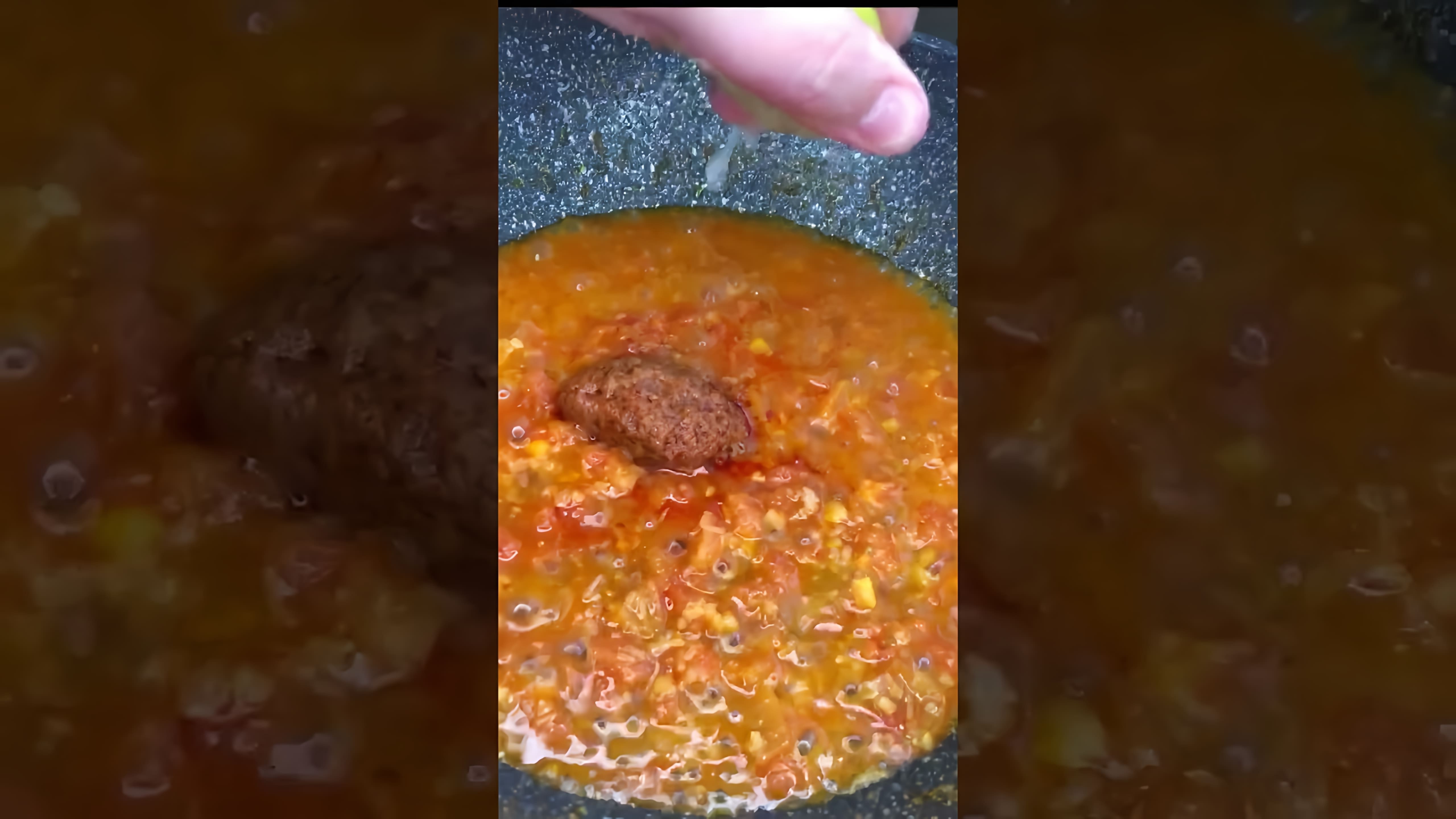 В этом видео демонстрируется рецепт приготовления мидий в соусе Том Ям