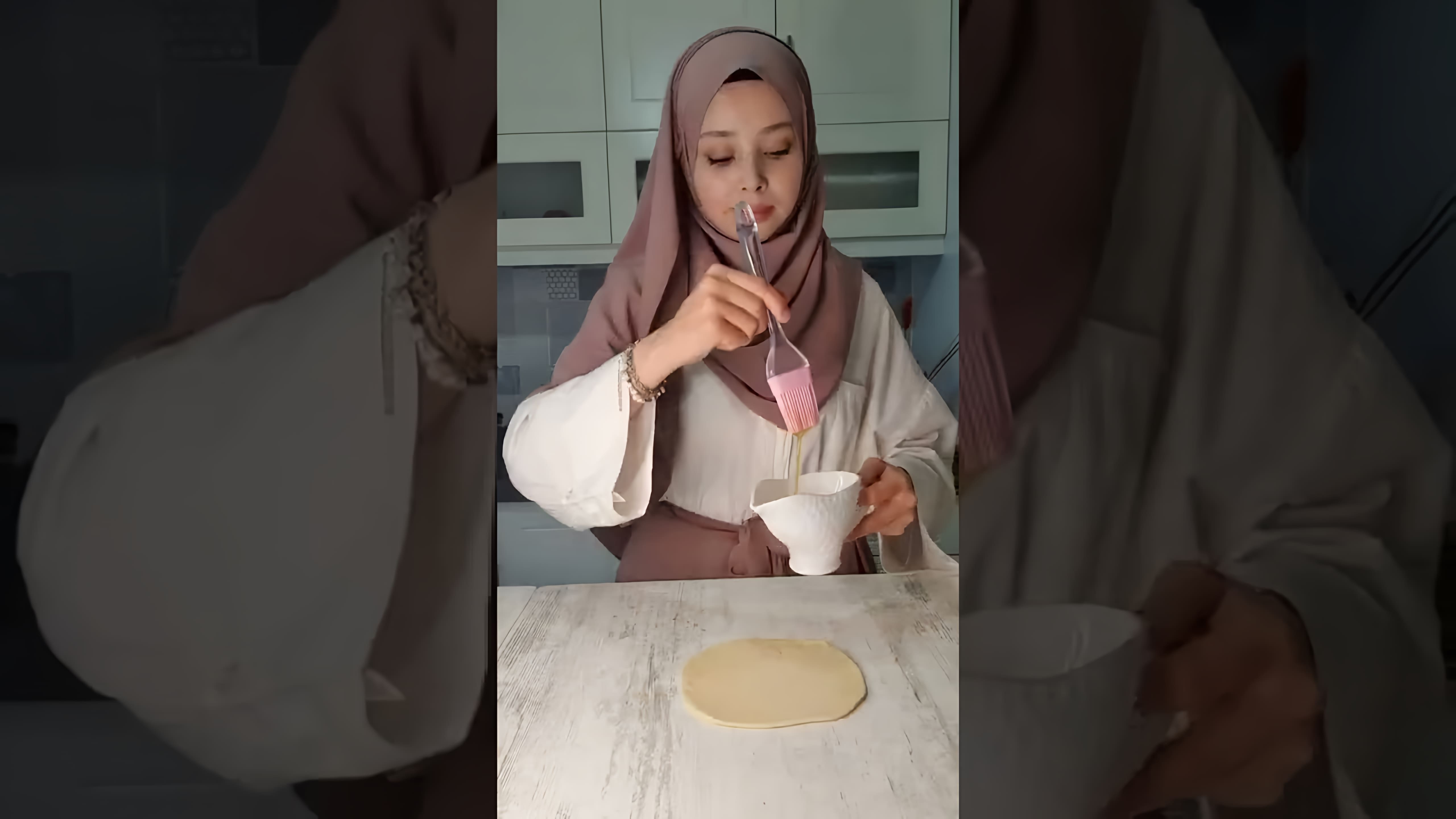 В этом видео-ролике я покажу, как приготовить домашние сахарные плюшки 🥨