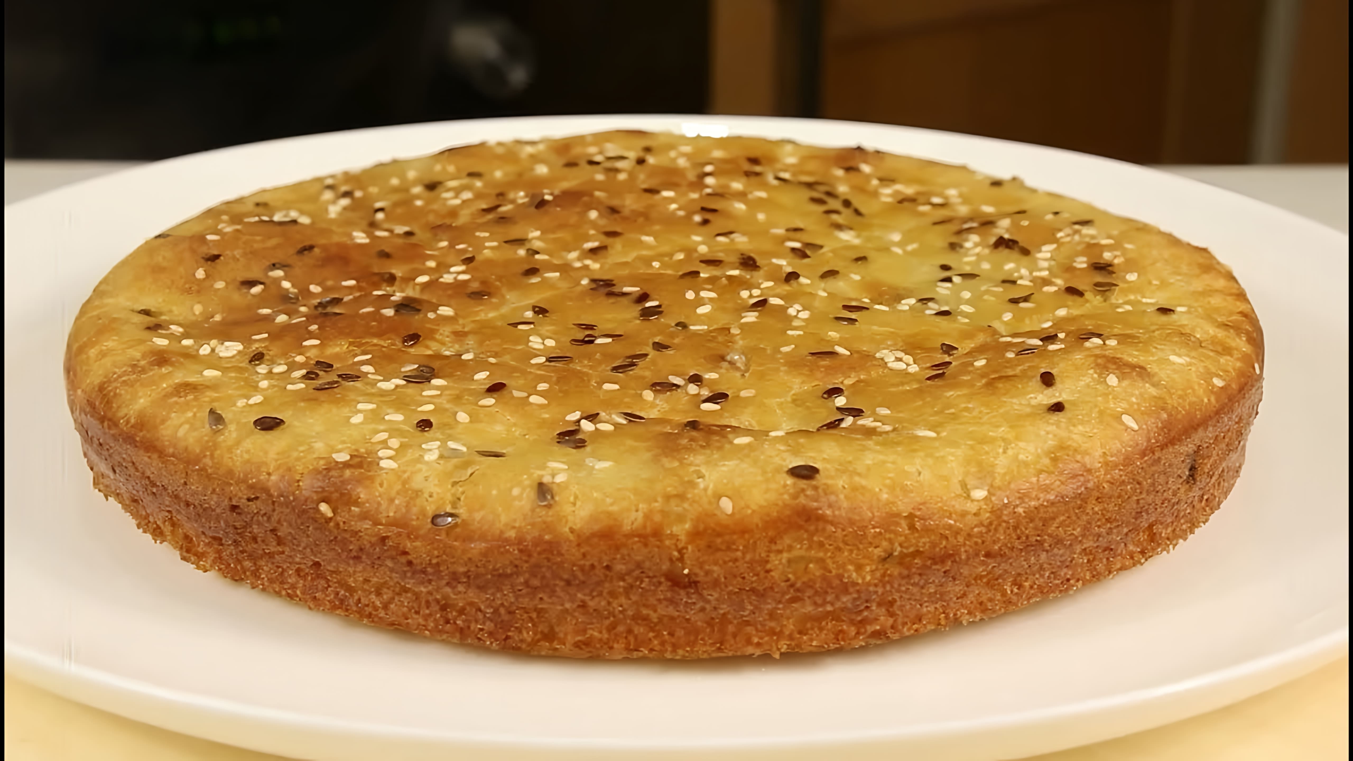 В этом видео демонстрируется рецепт постного заливного пирога с капустой