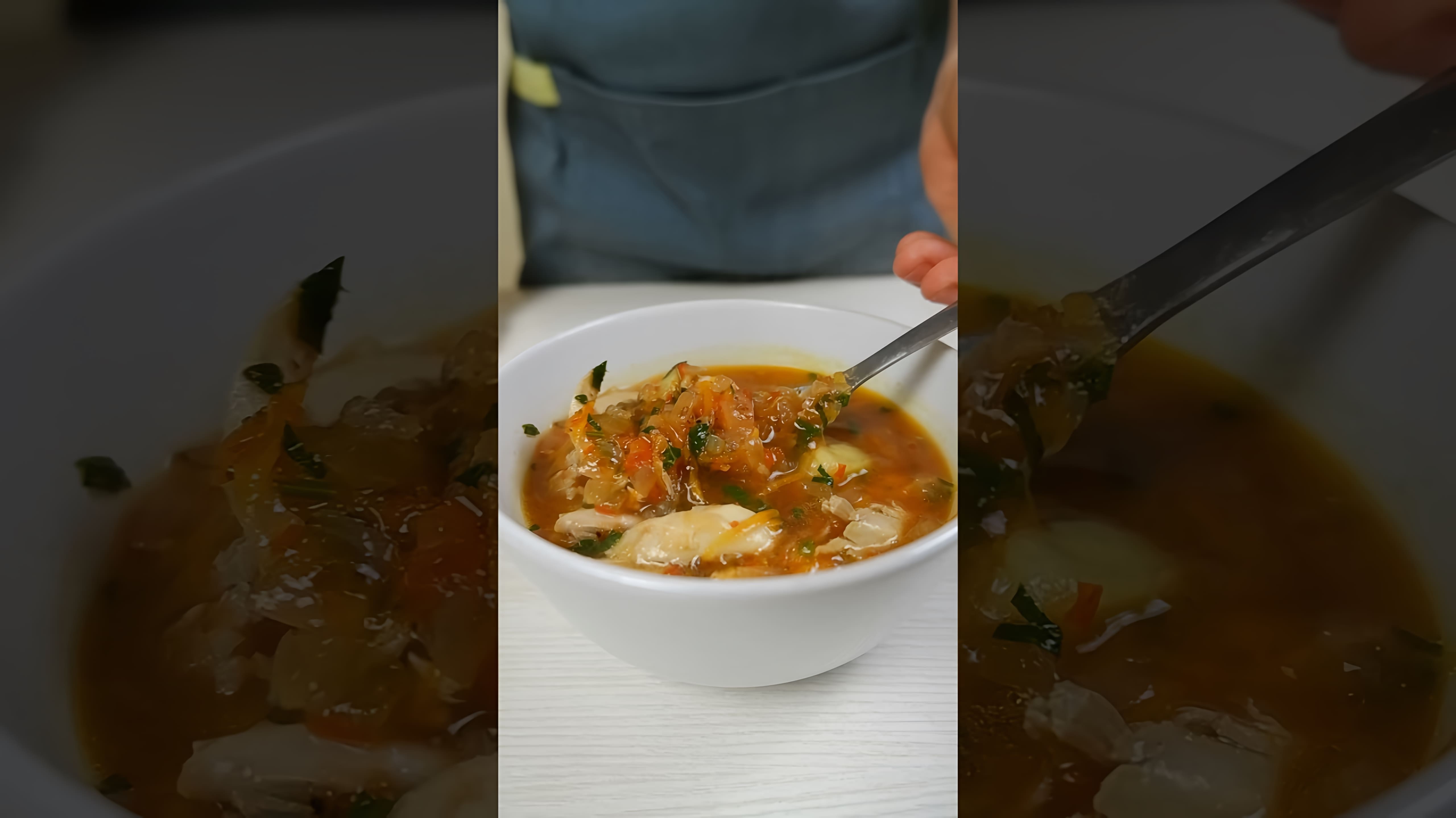 В этом видео-ролике вы увидите, как приготовить простой и вкусный куриный суп