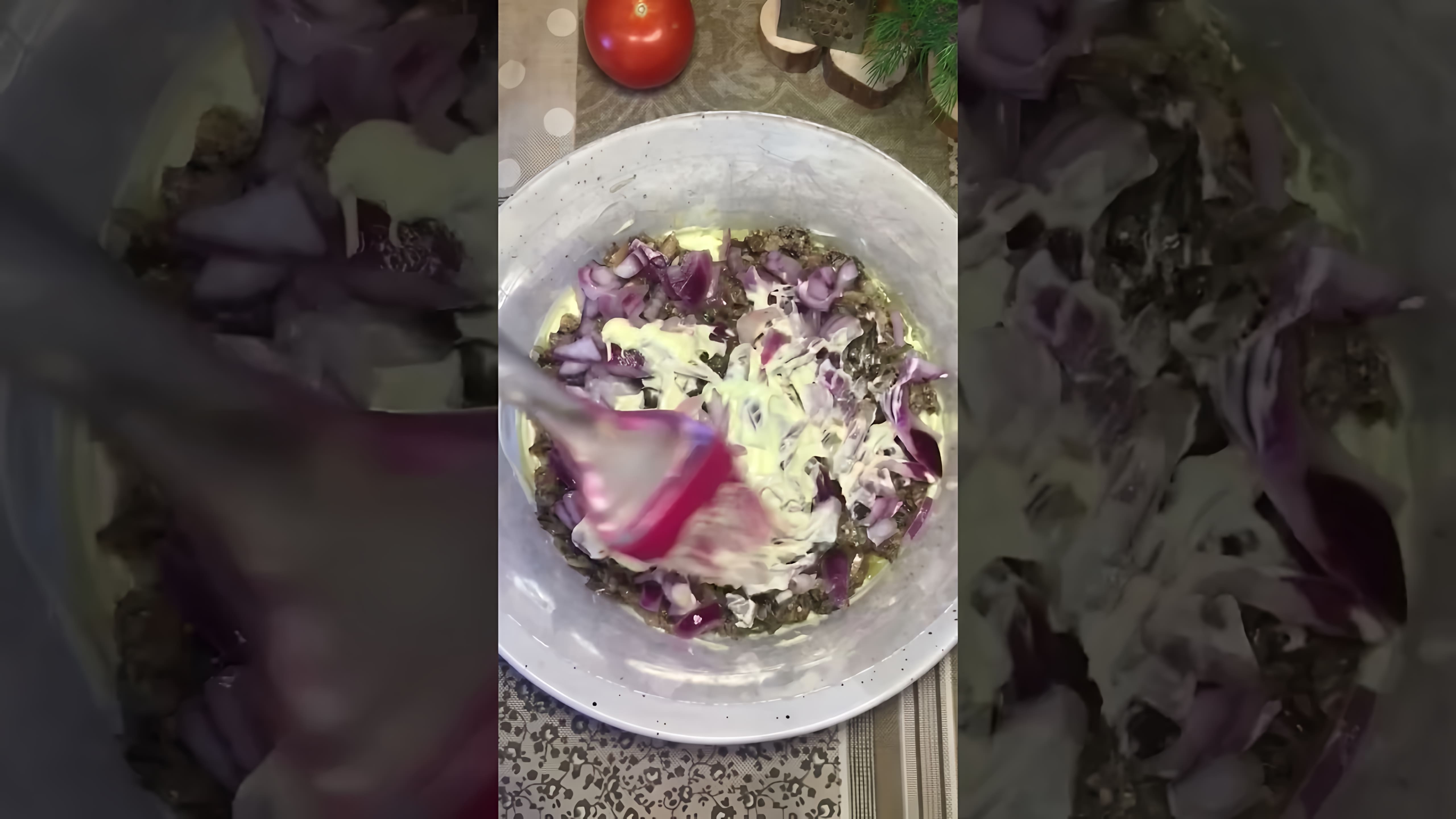 В этом видео-ролике будет показан простой и быстрый рецепт приготовления вкусного блюда - мимозы со шпротами