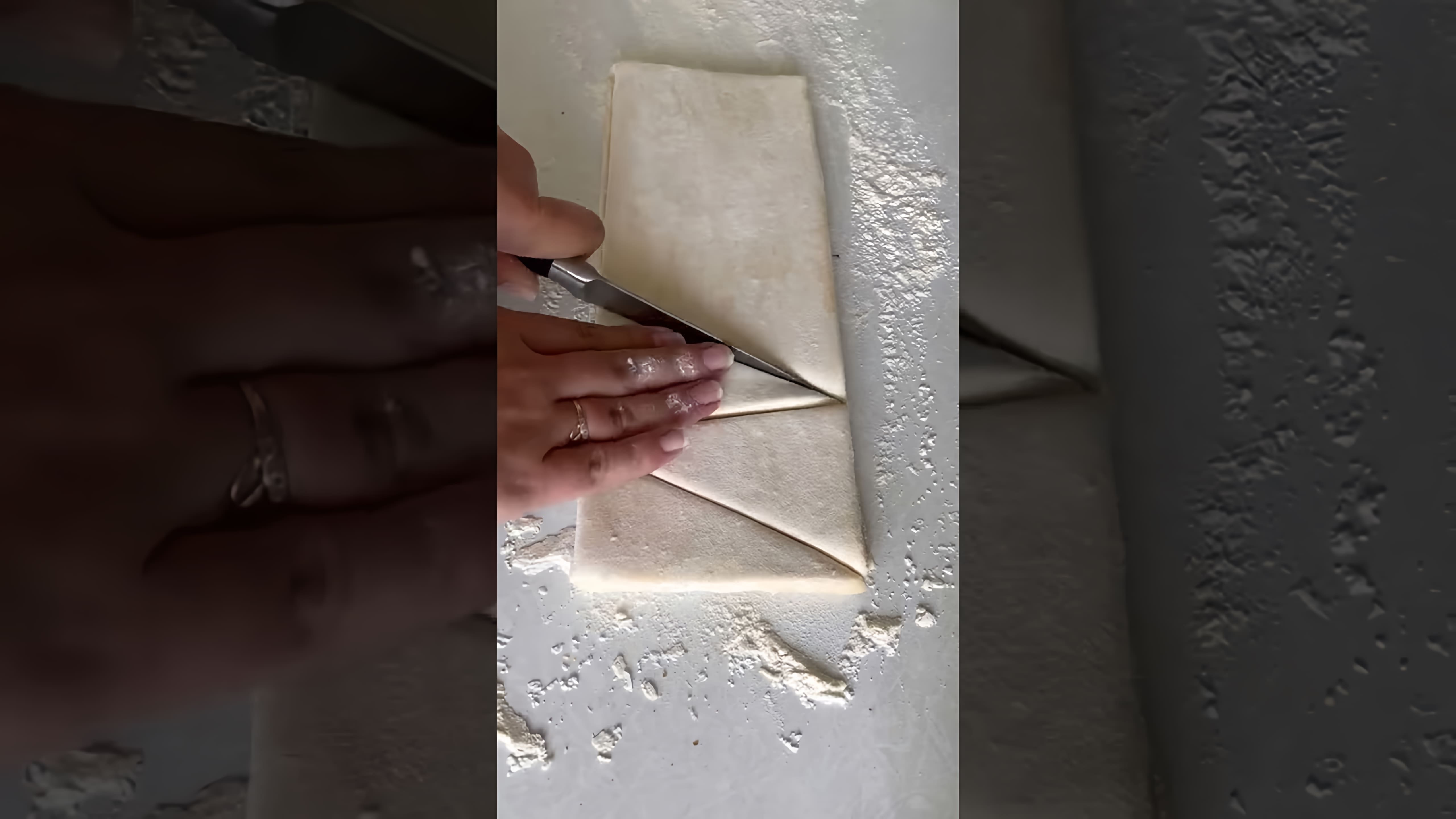 В этом видео-ролике вы увидите, как правильно нарезать тесто на круассаны